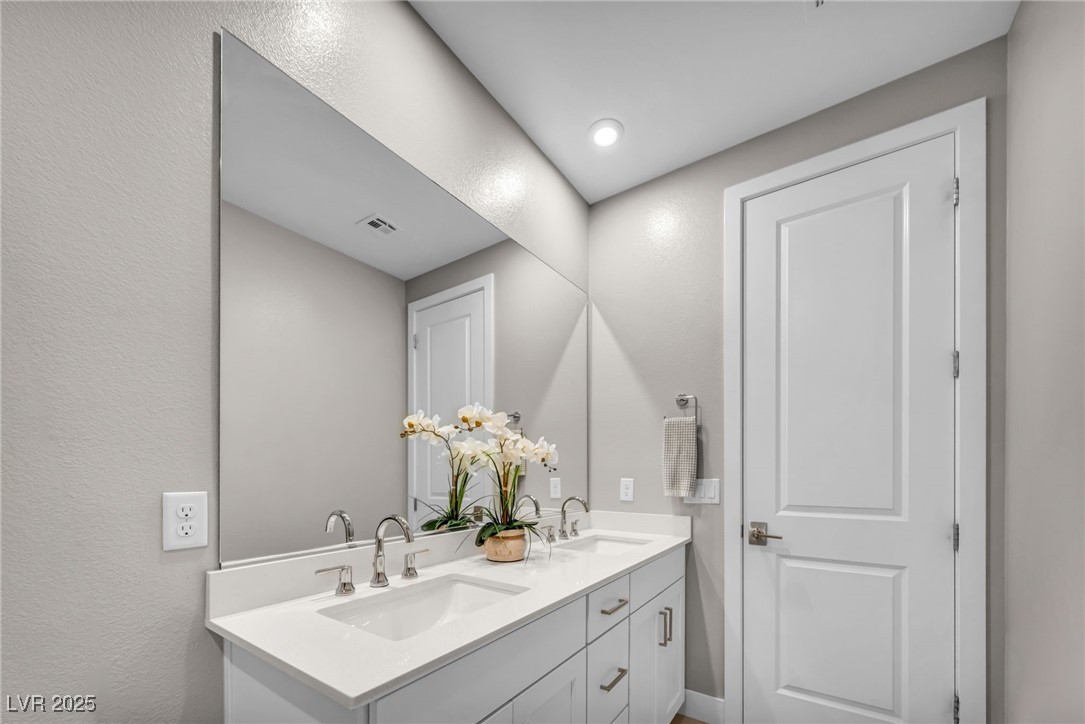 9743 Starlight Ridge Avenue