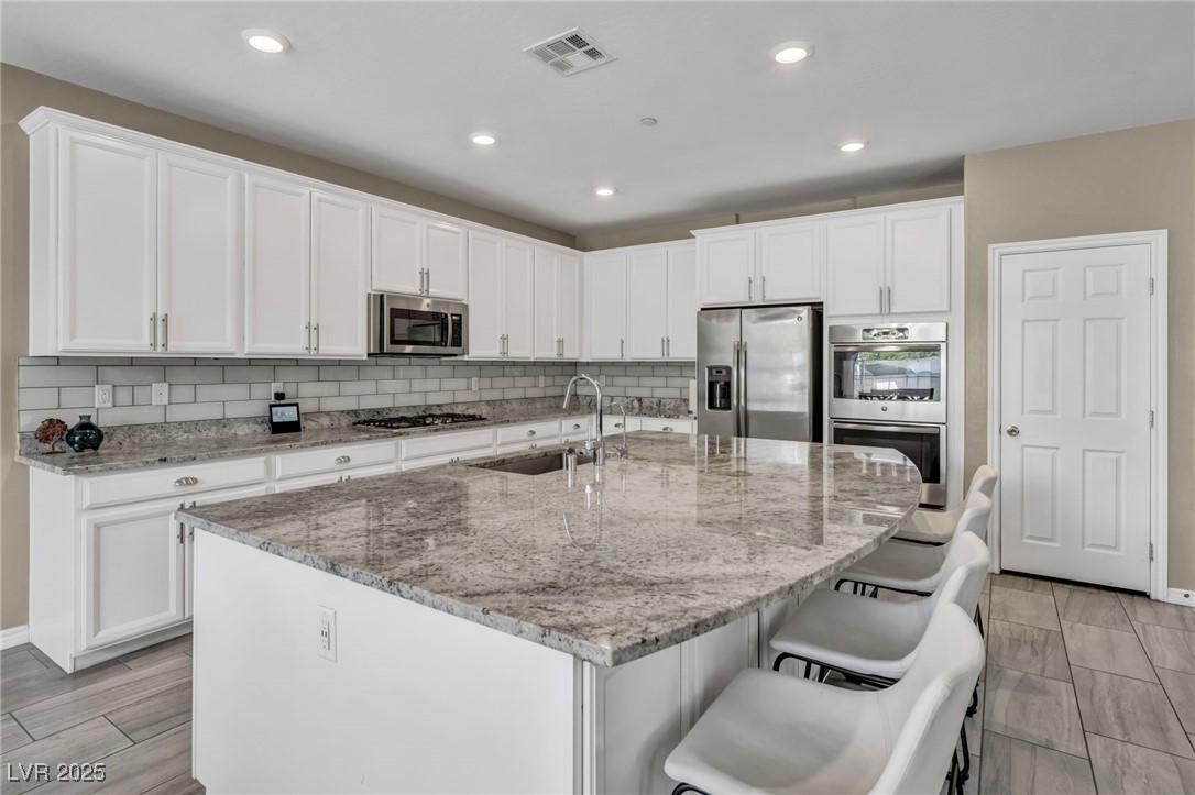 3195 Hazy Hills Avenue