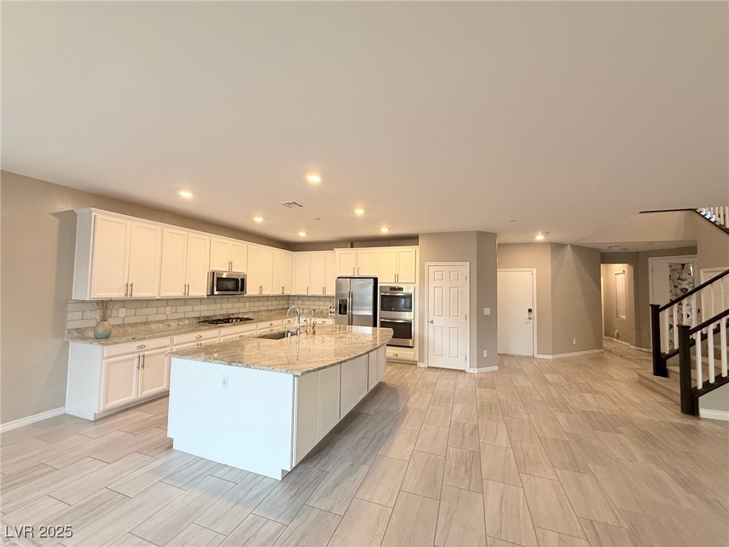 3195 Hazy Hills Avenue