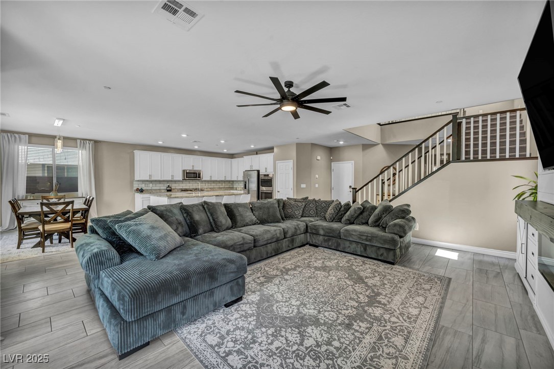 3195 Hazy Hills Avenue