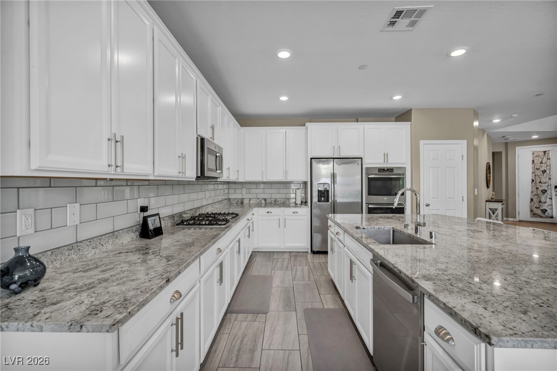 3195 Hazy Hills Avenue