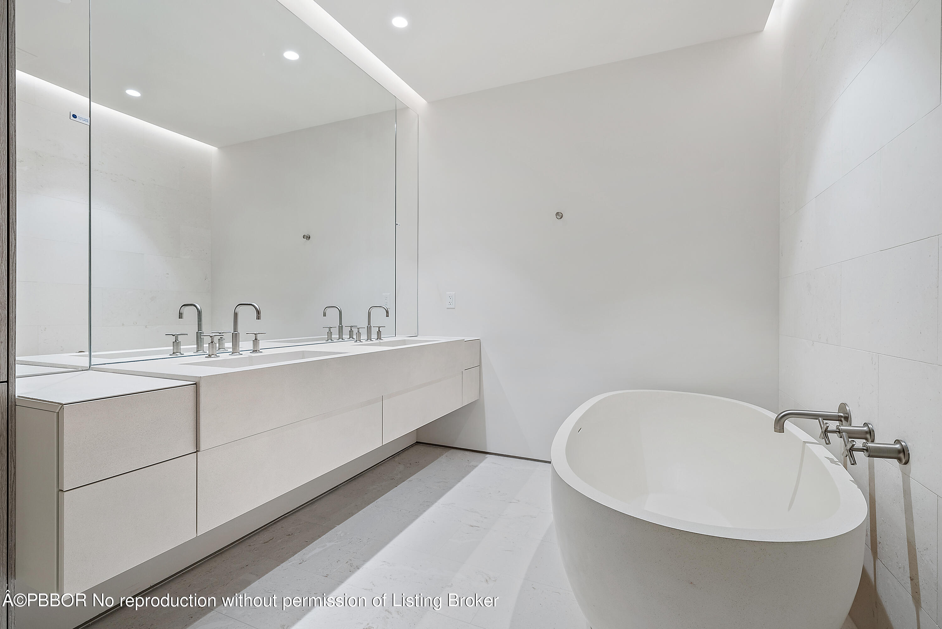 200 Arkona Court, 504