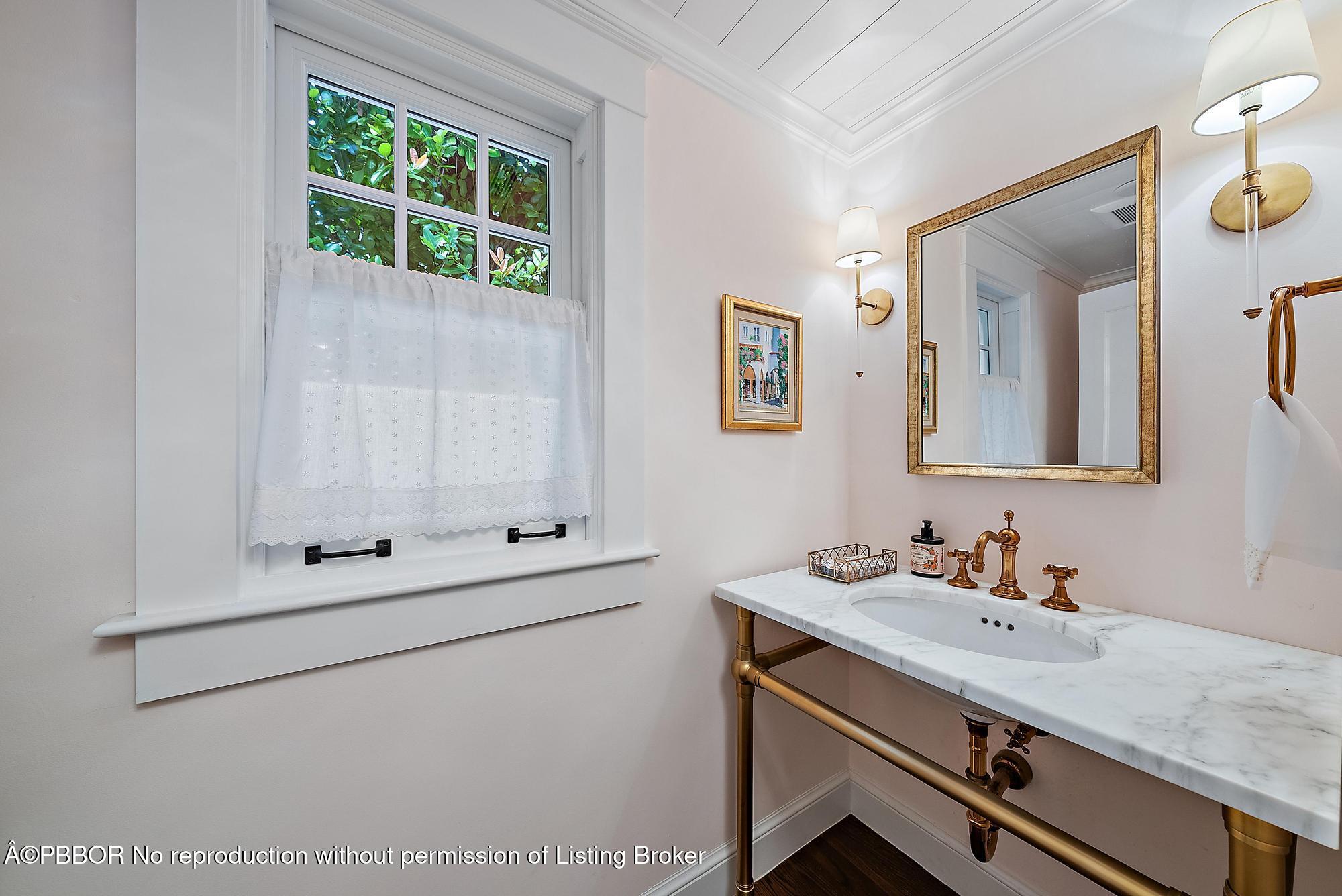 "Sea" Street Paradise