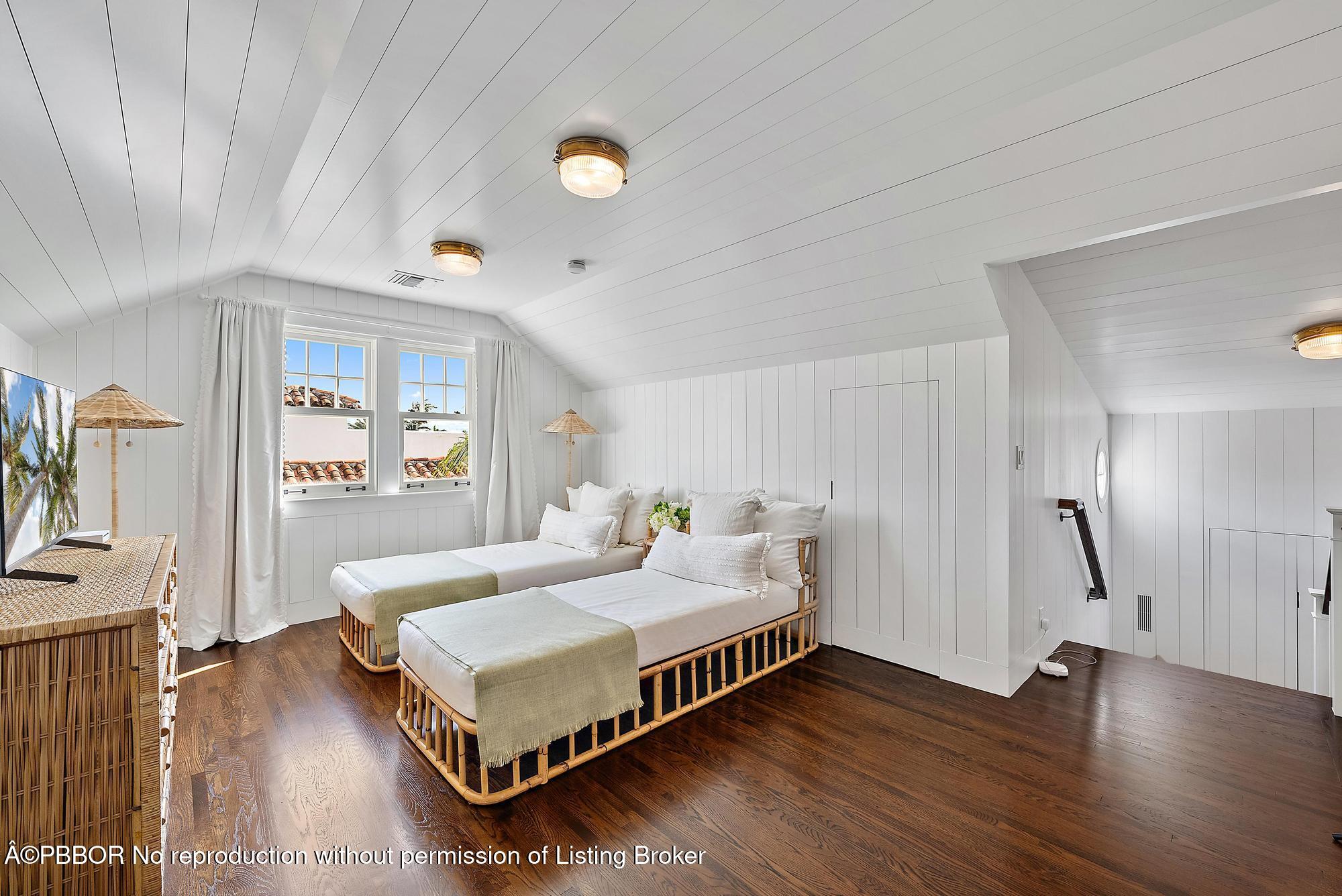 "Sea" Street Paradise