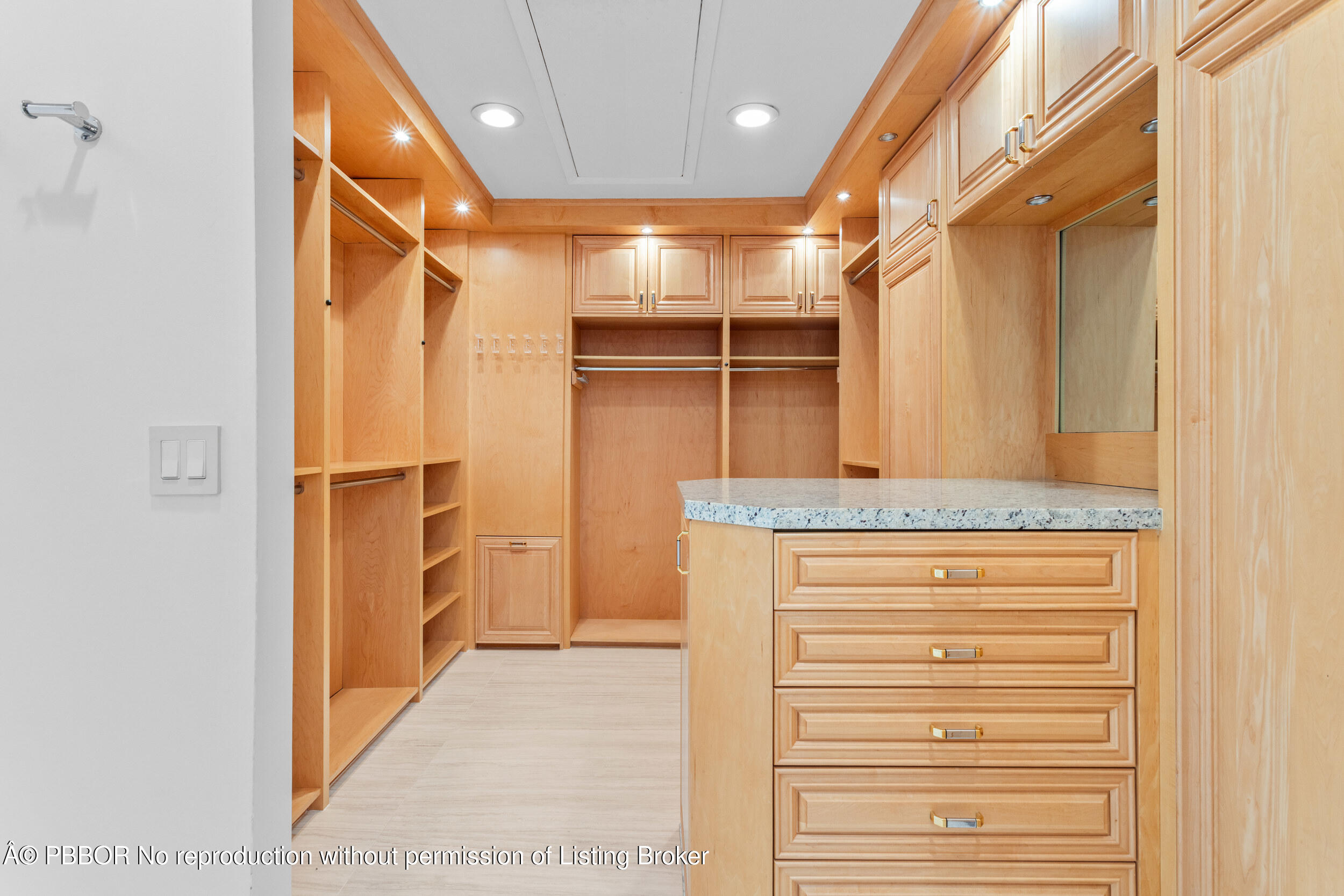 2 Sloans Curve Drive