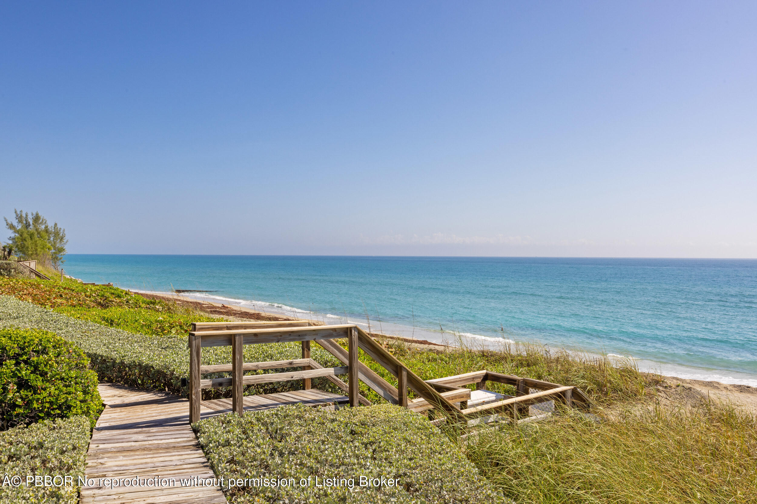 2 Sloans Curve Drive