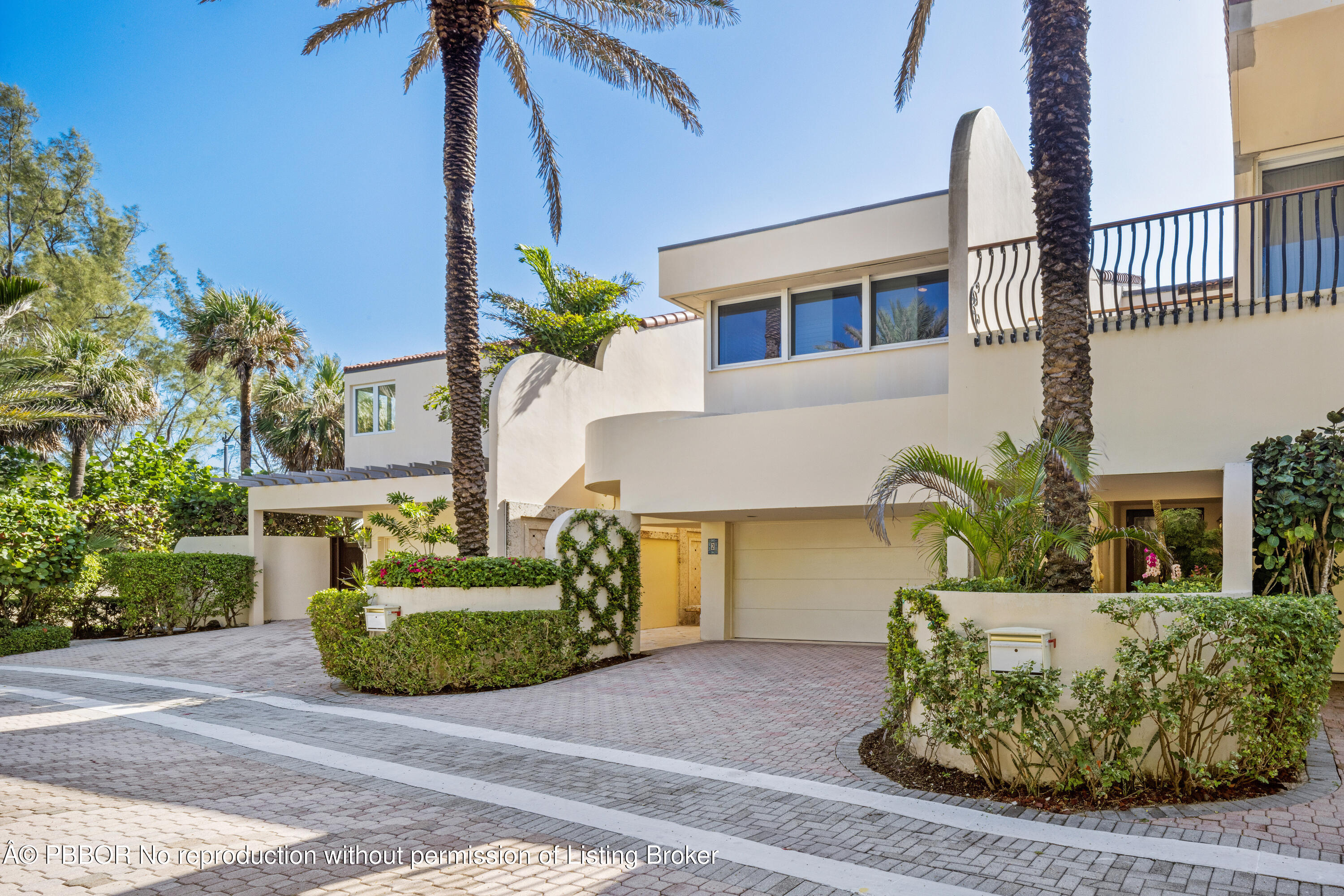 2 Sloans Curve Drive