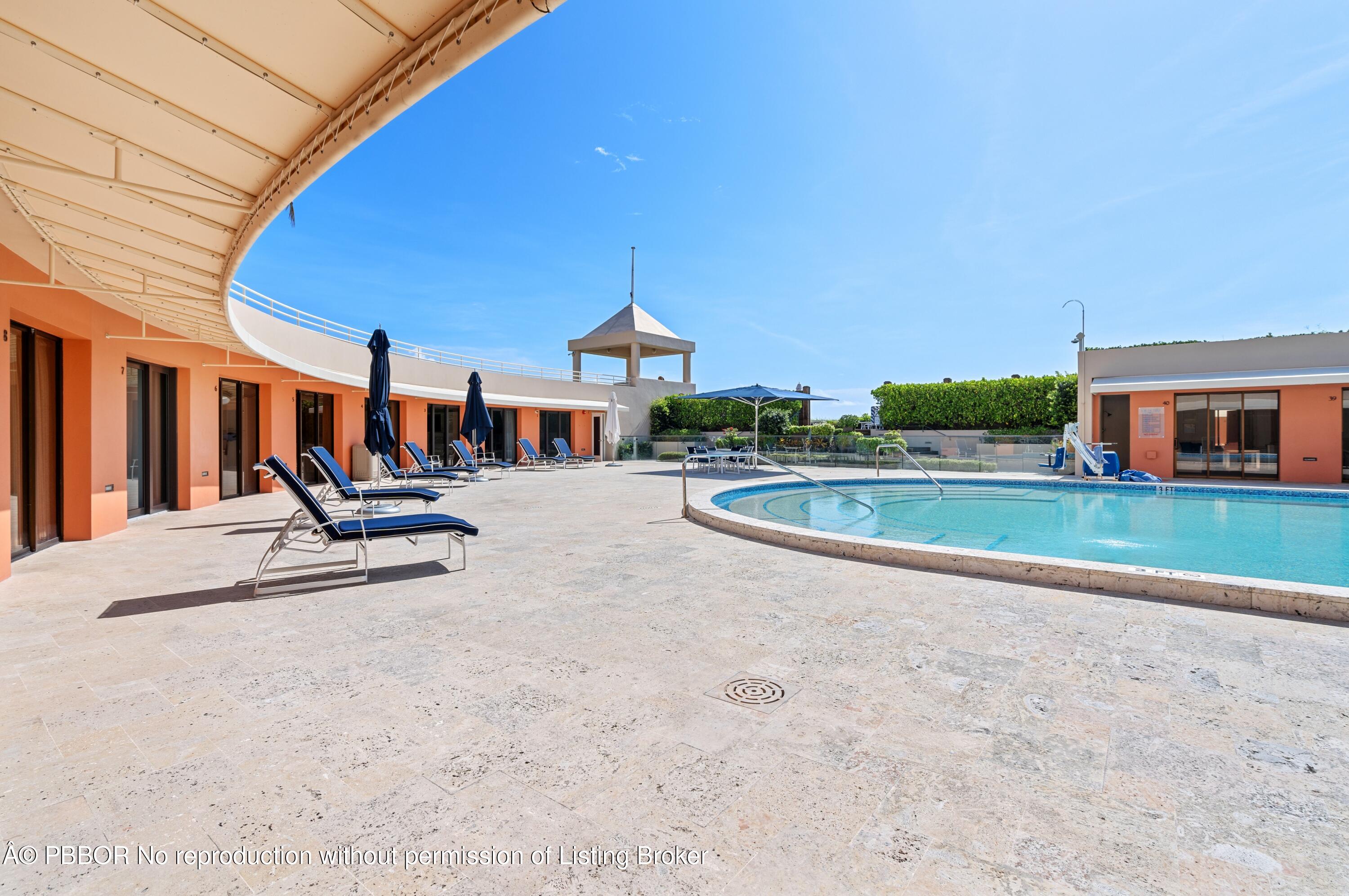 2 N Breakers Row, N25