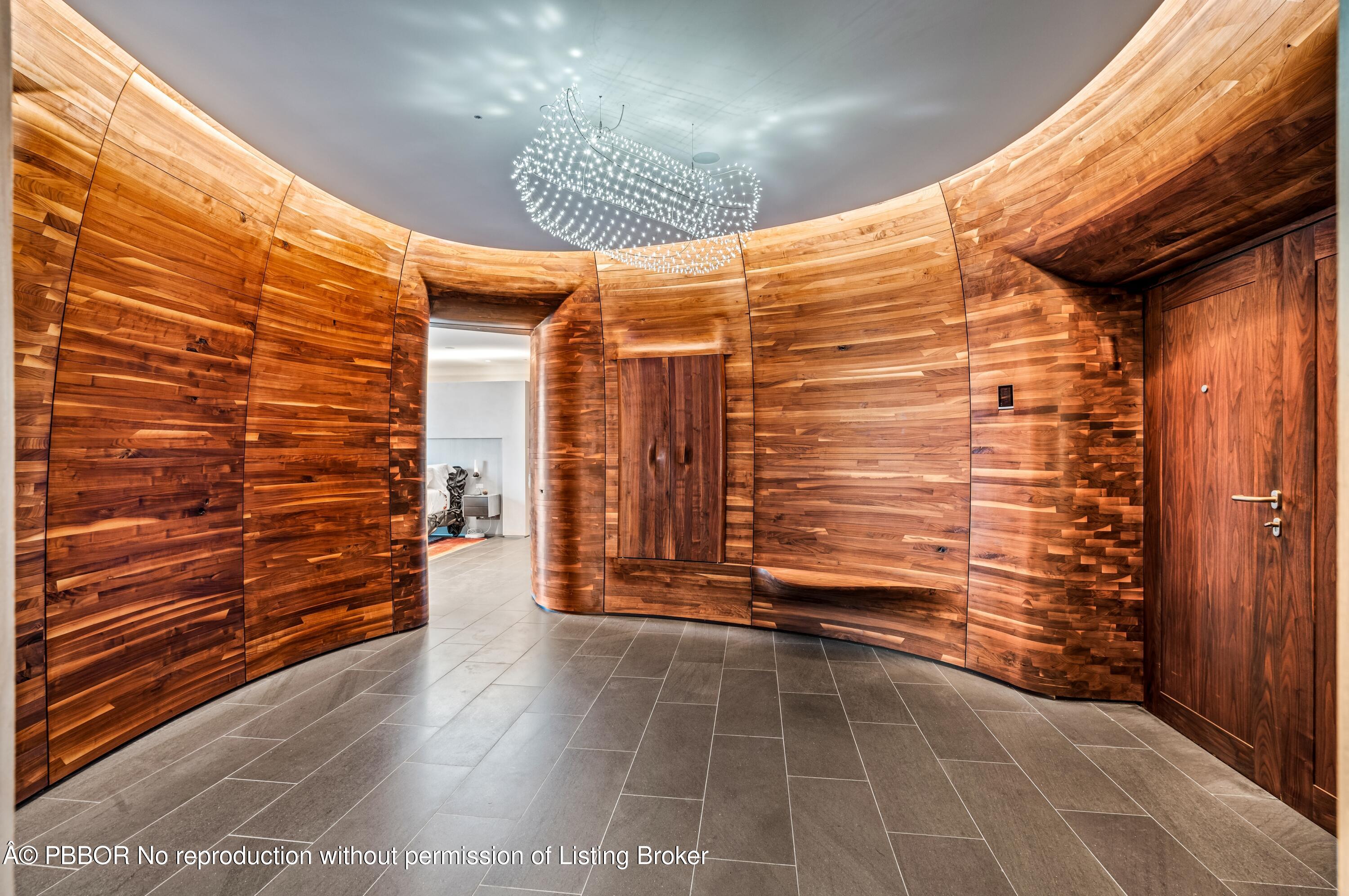 2 N Breakers Row, N25