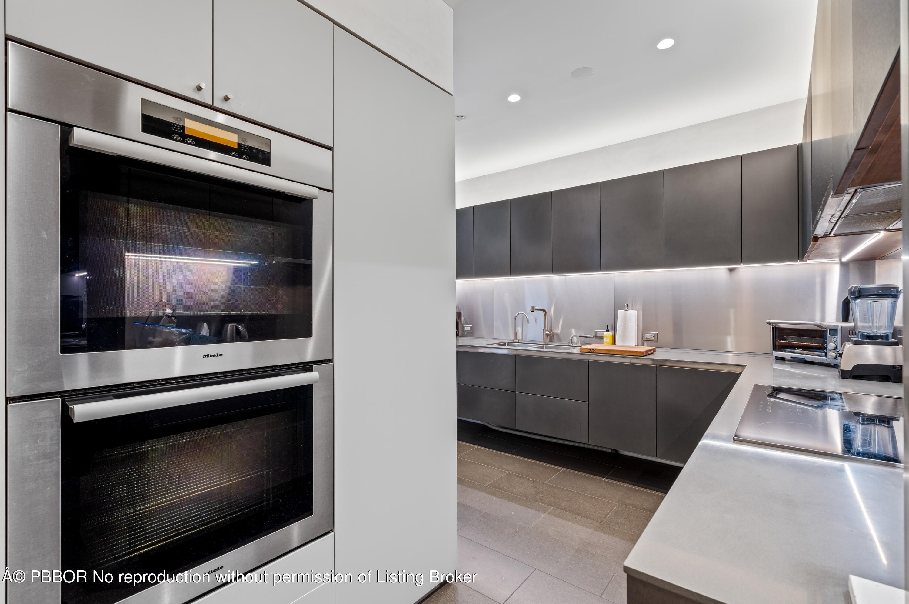 2 N Breakers Row, N25