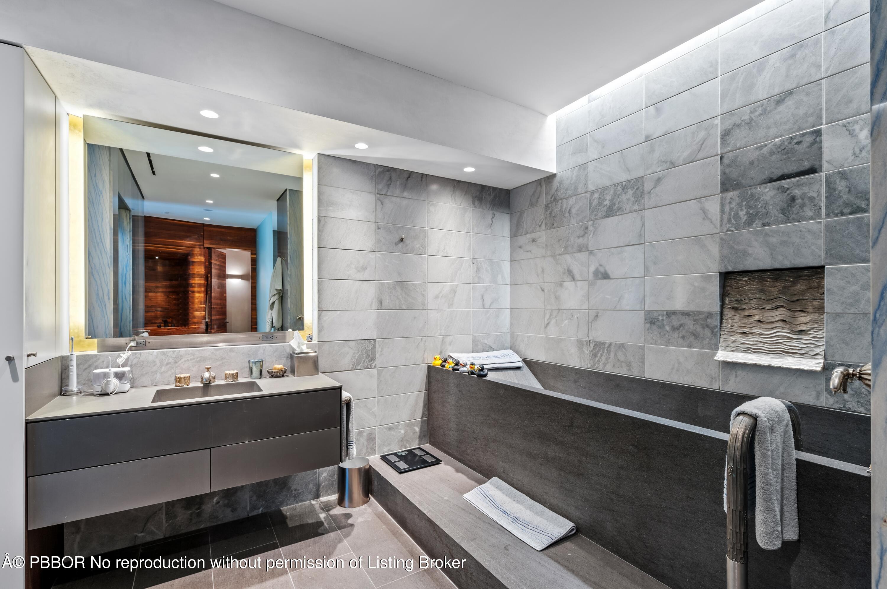 2 N Breakers Row, N25