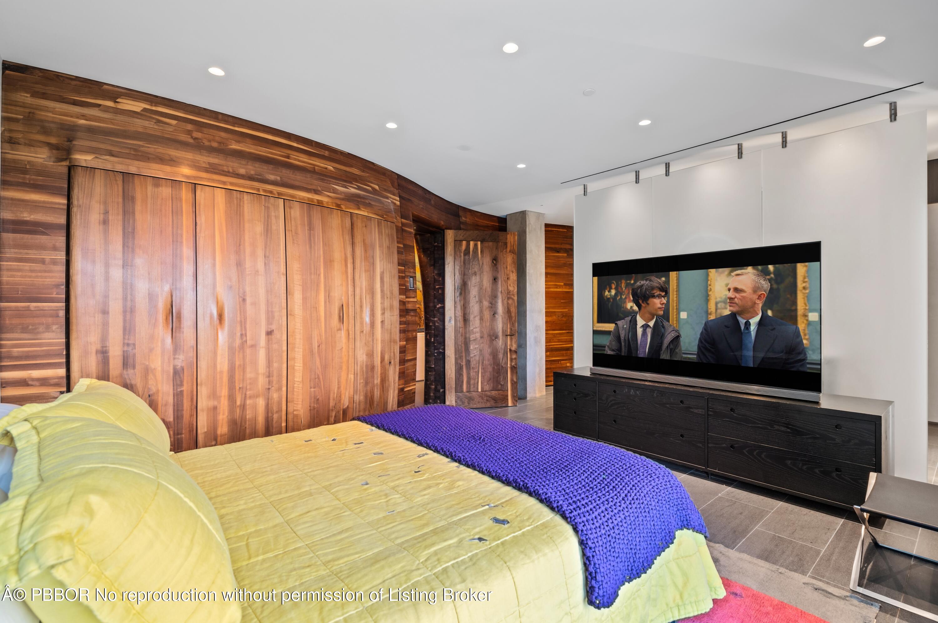 2 N Breakers Row, N25