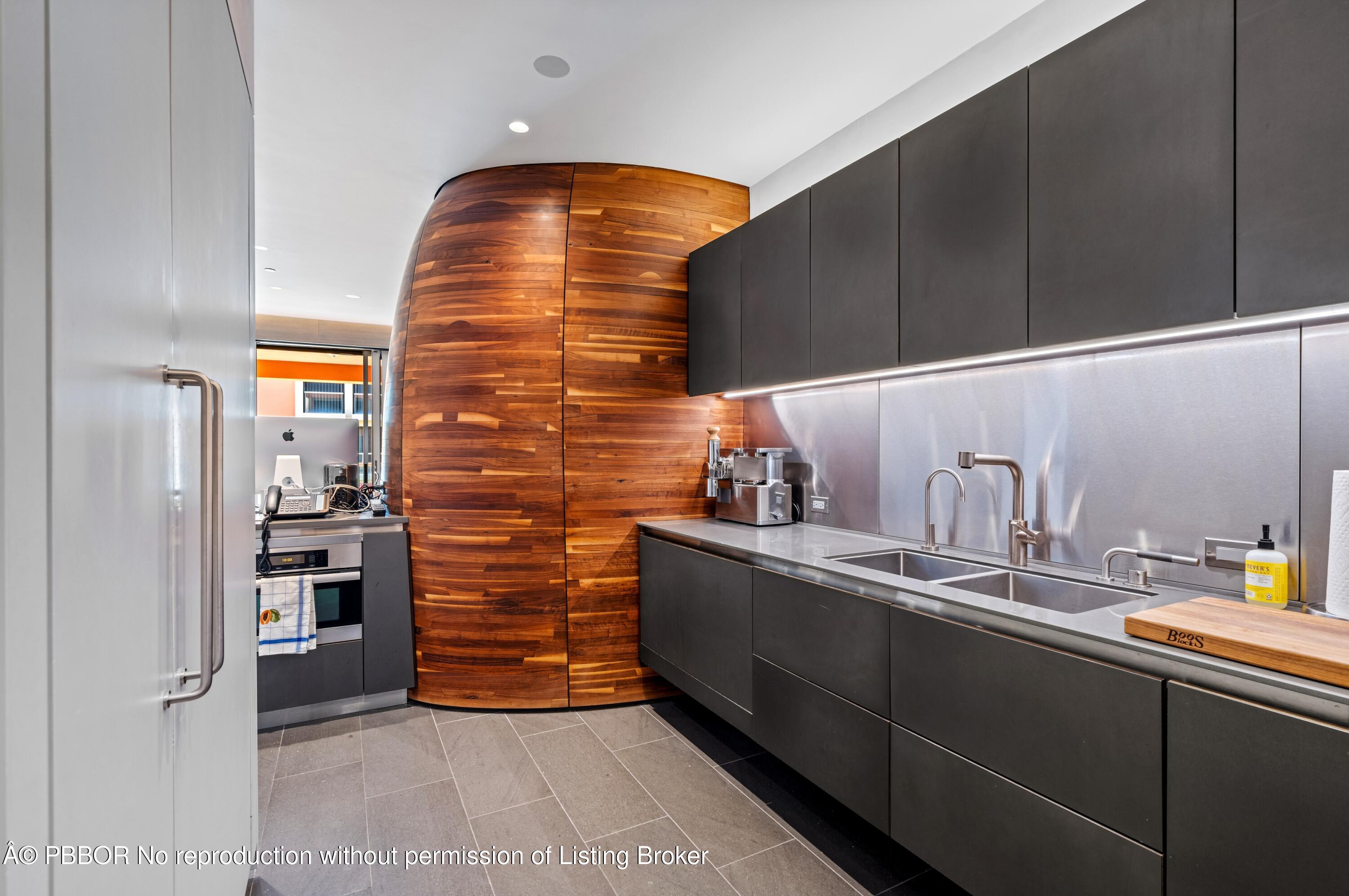 2 N Breakers Row, N25