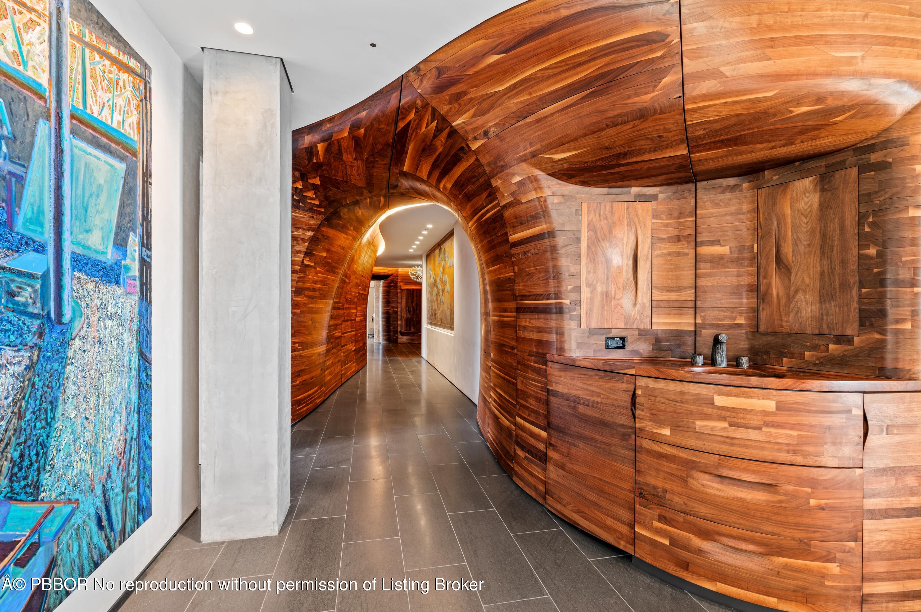 2 N Breakers Row, N25