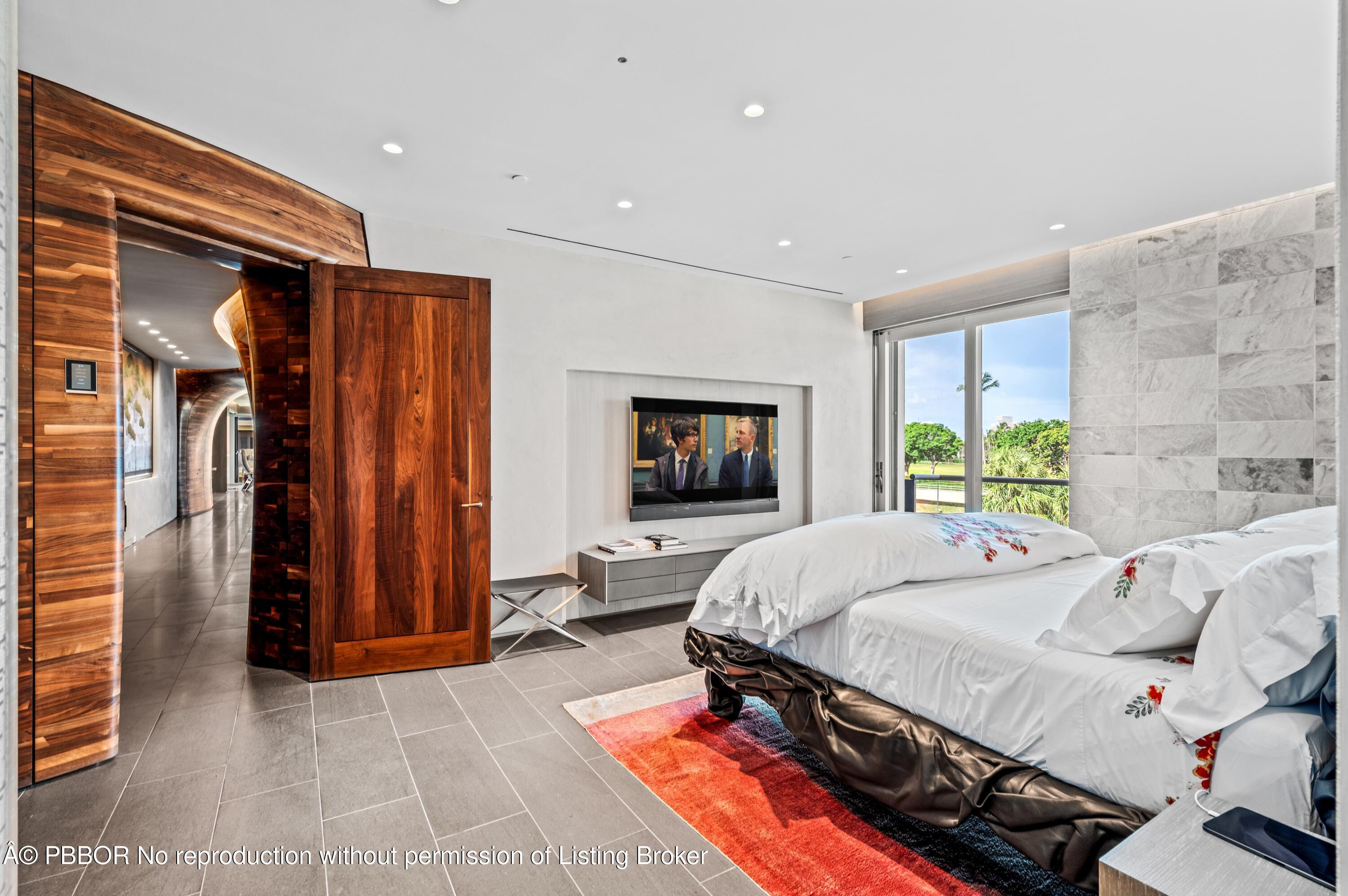 2 N Breakers Row, N25