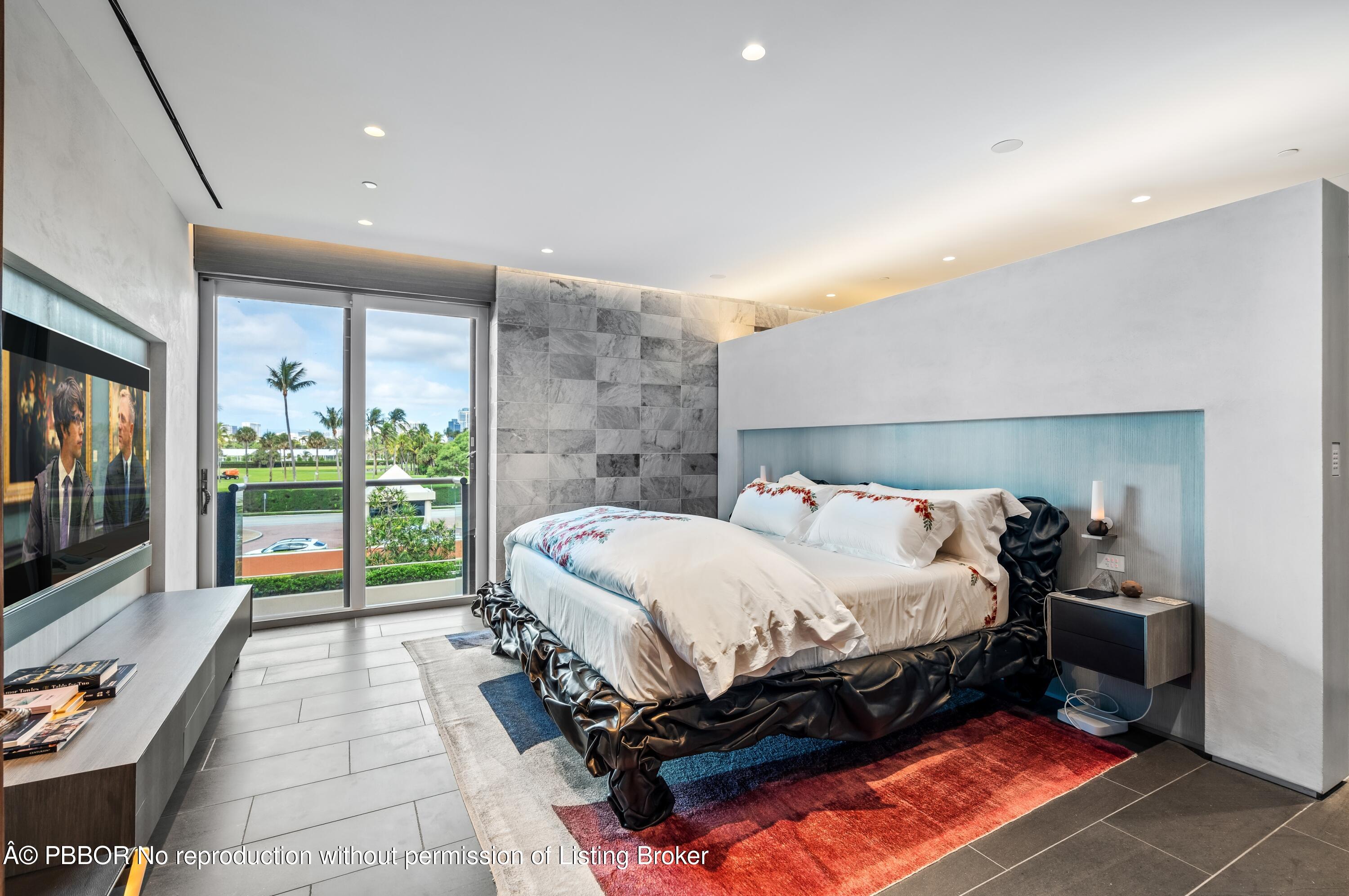 2 N Breakers Row, N25