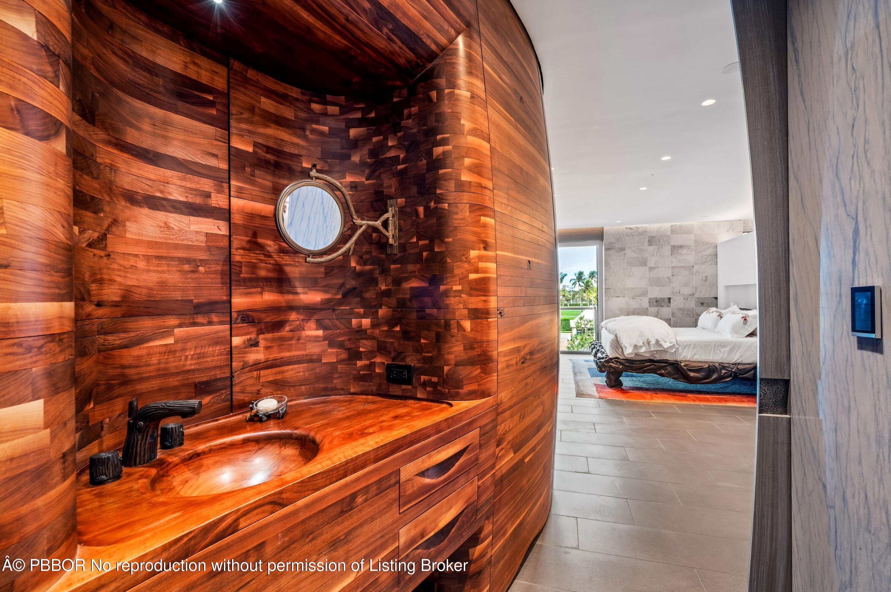 2 N Breakers Row, N25