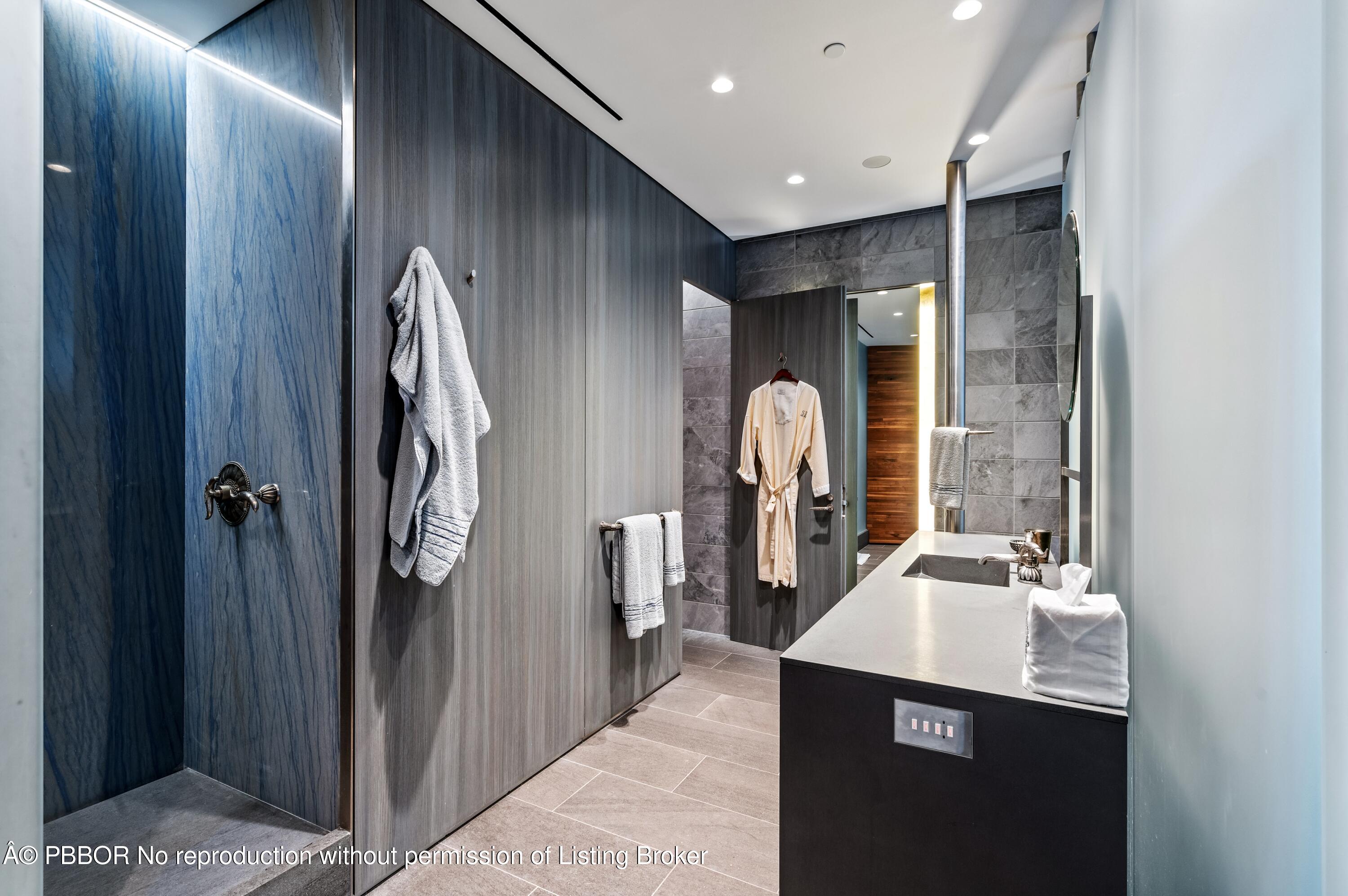 2 N Breakers Row, N25