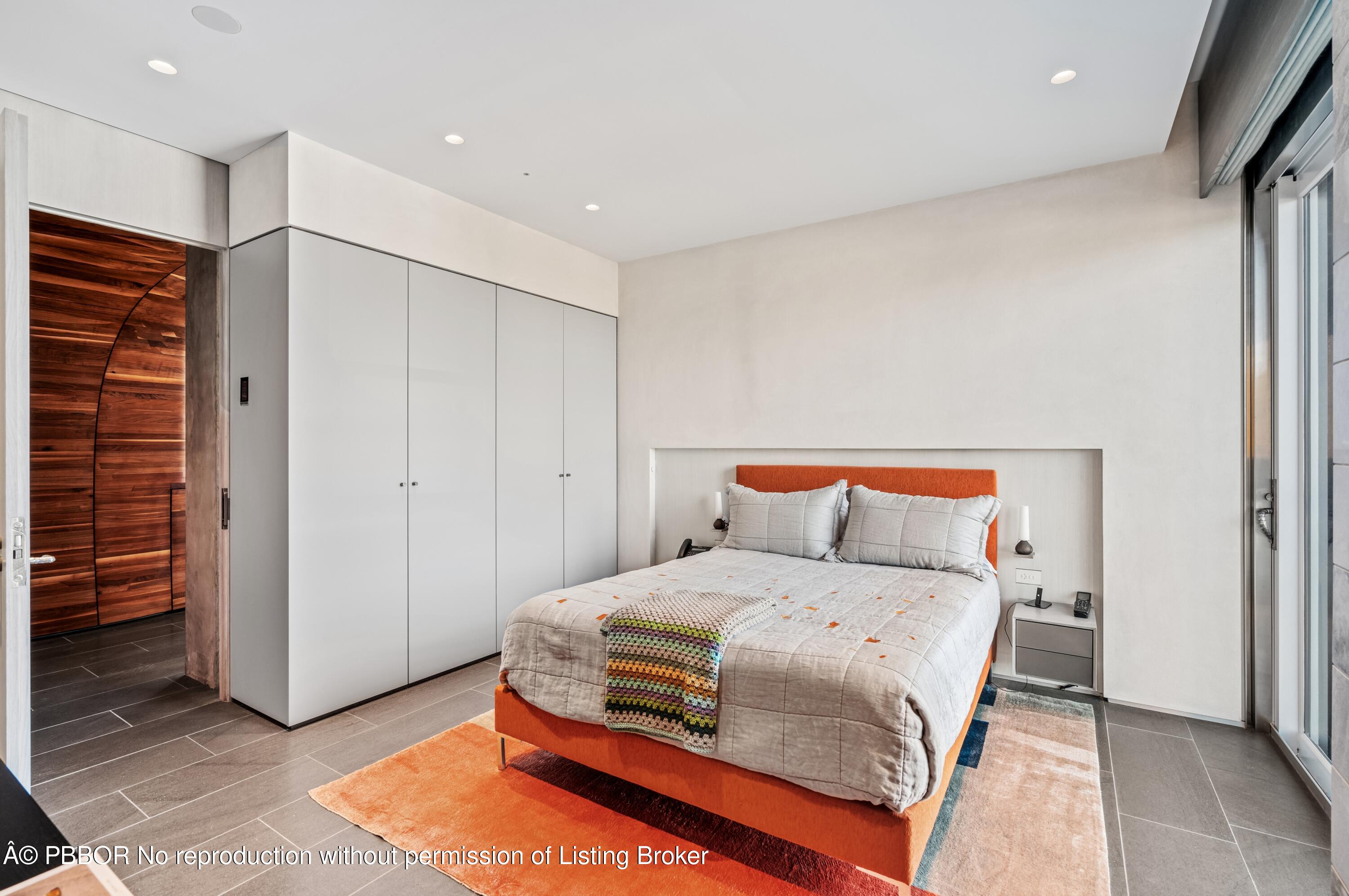 2 N Breakers Row, N25