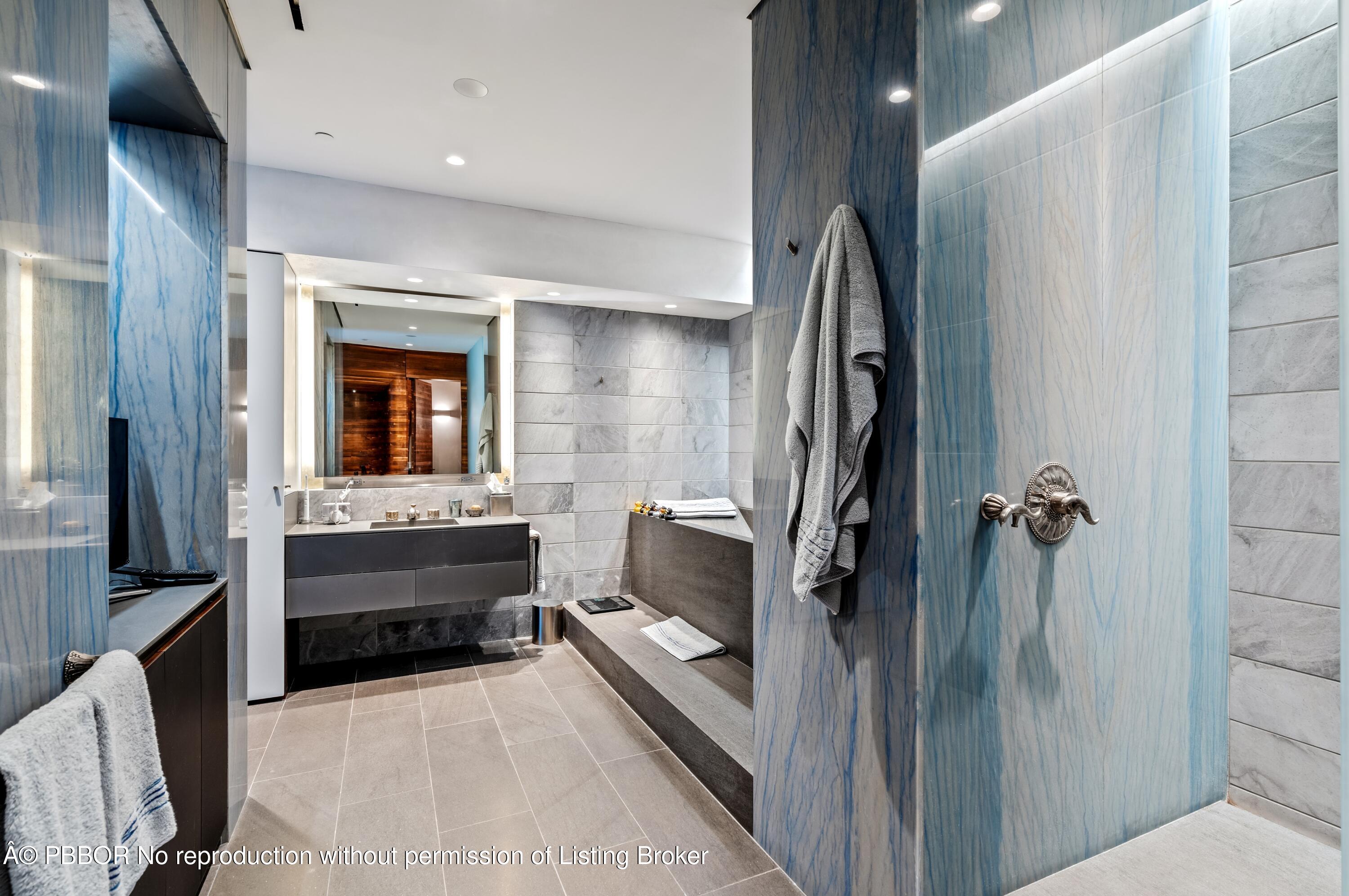 2 N Breakers Row, N25