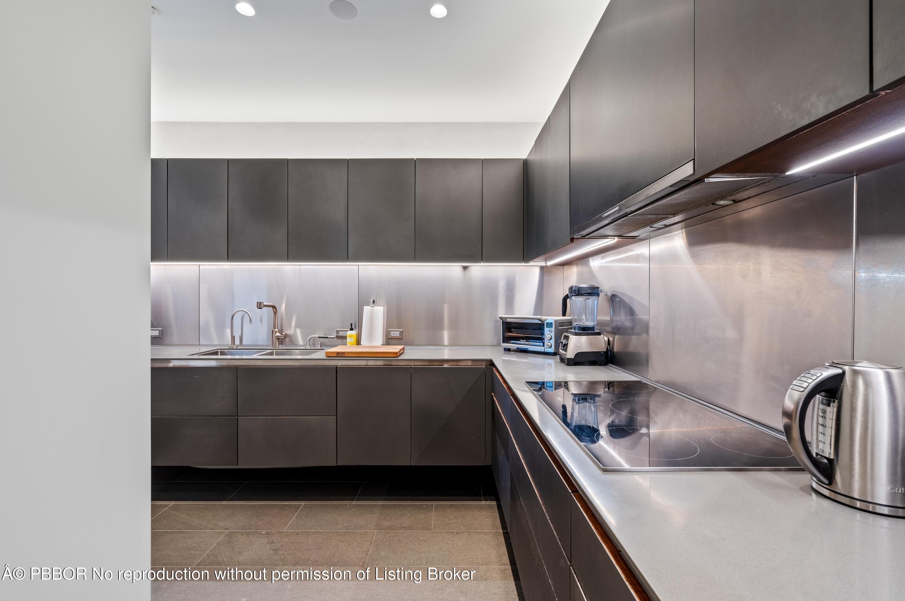 2 N Breakers Row, N25