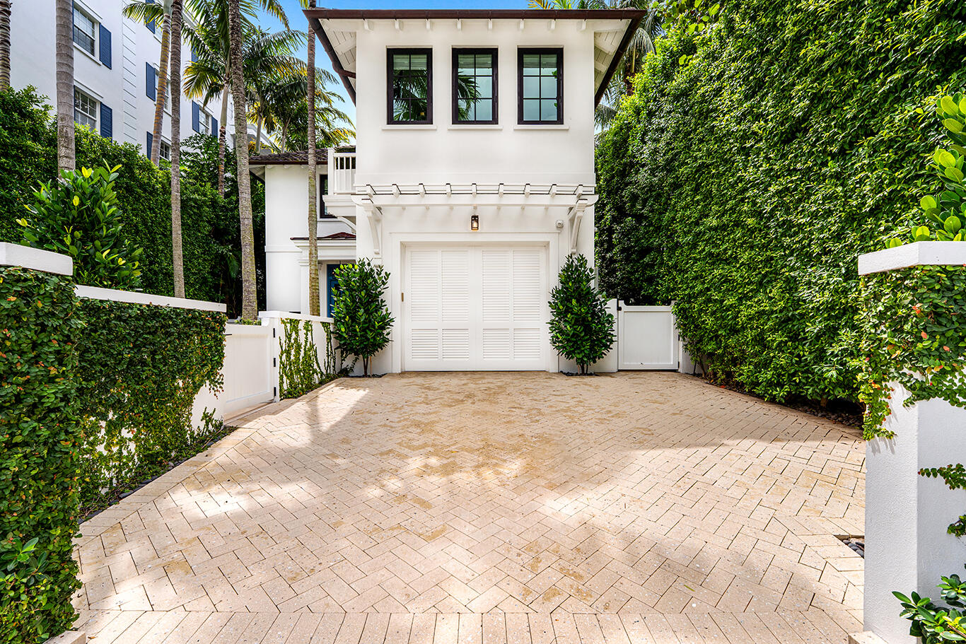 412 Brazilian Avenue