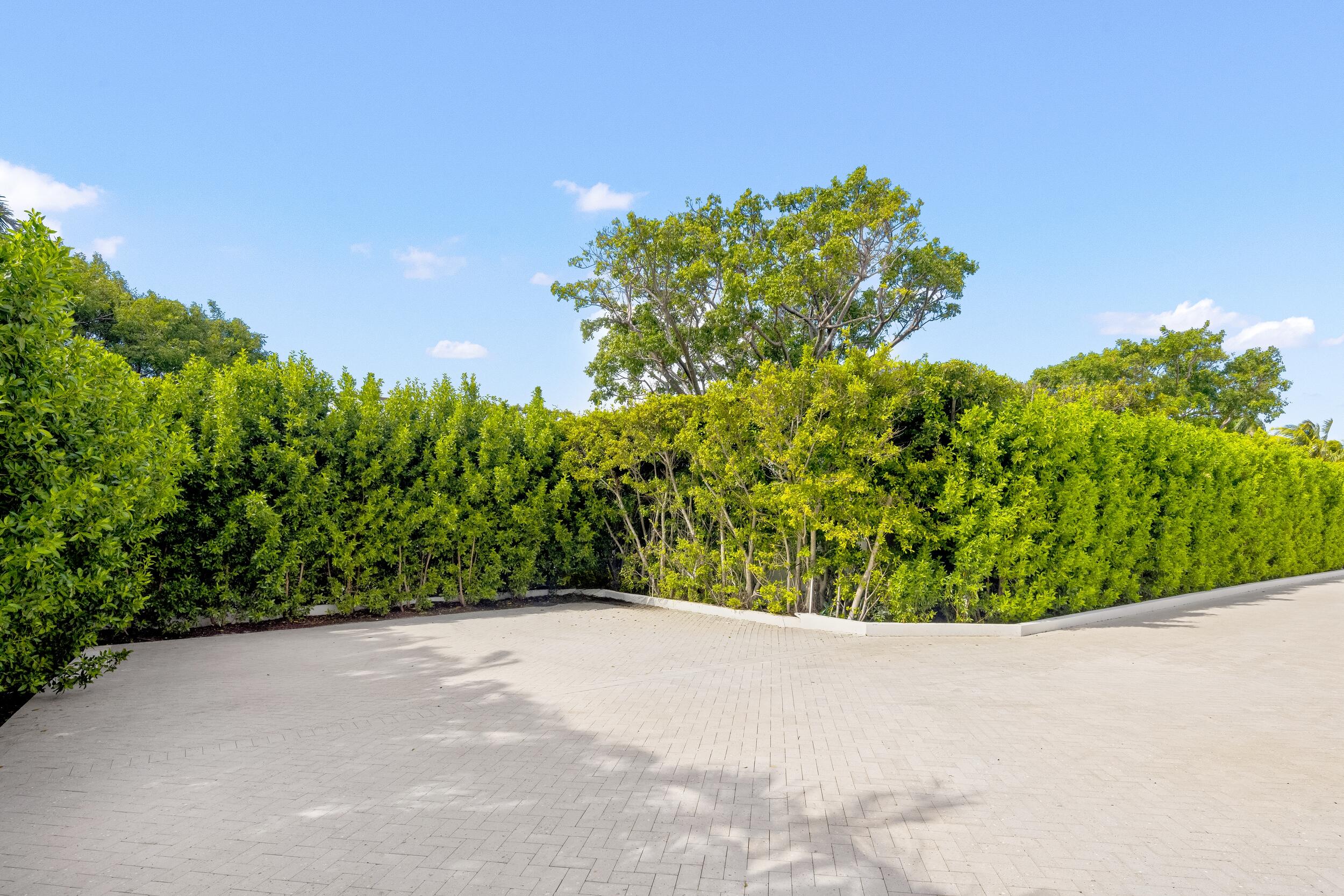 200 Regents Park Road