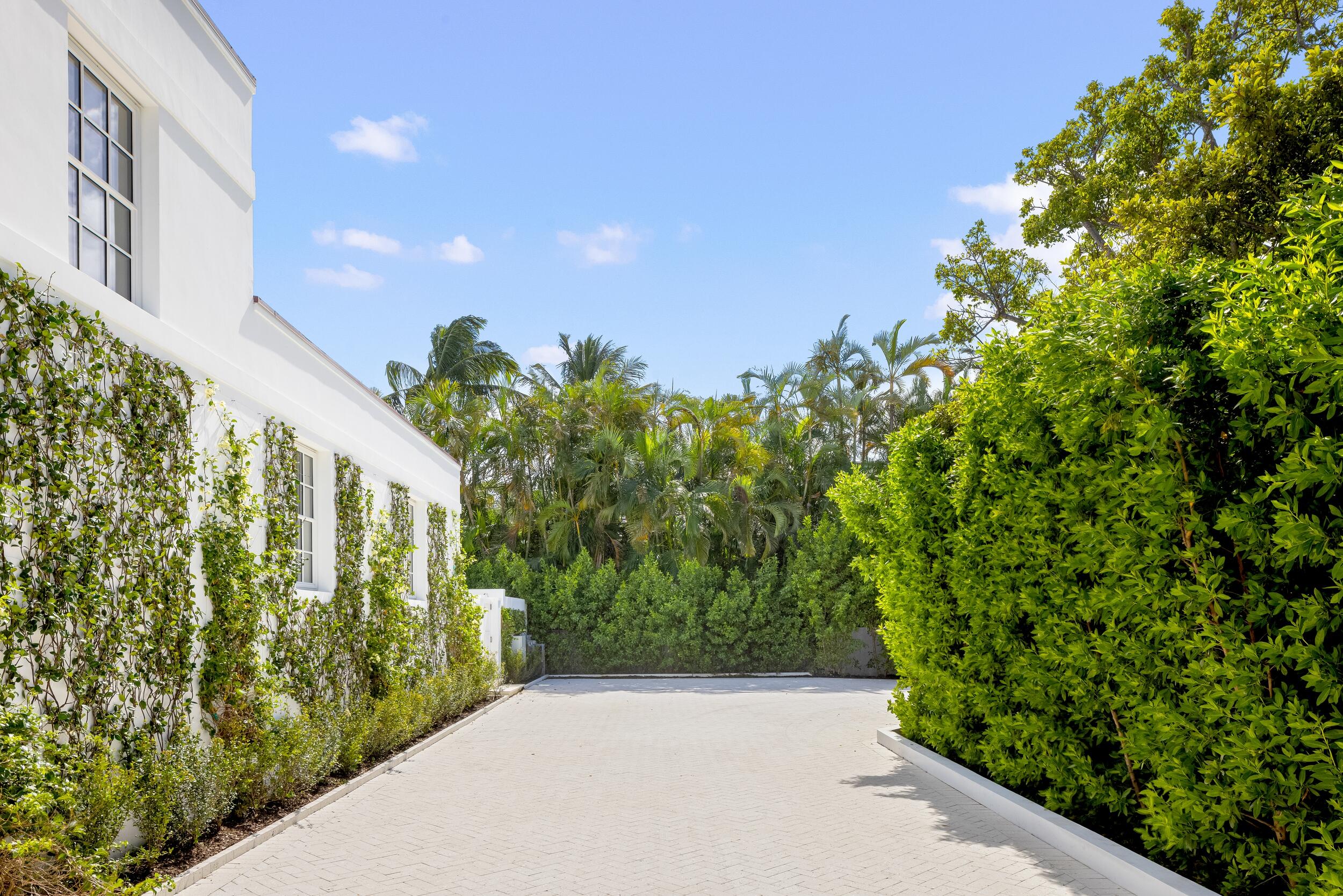 200 Regents Park Road