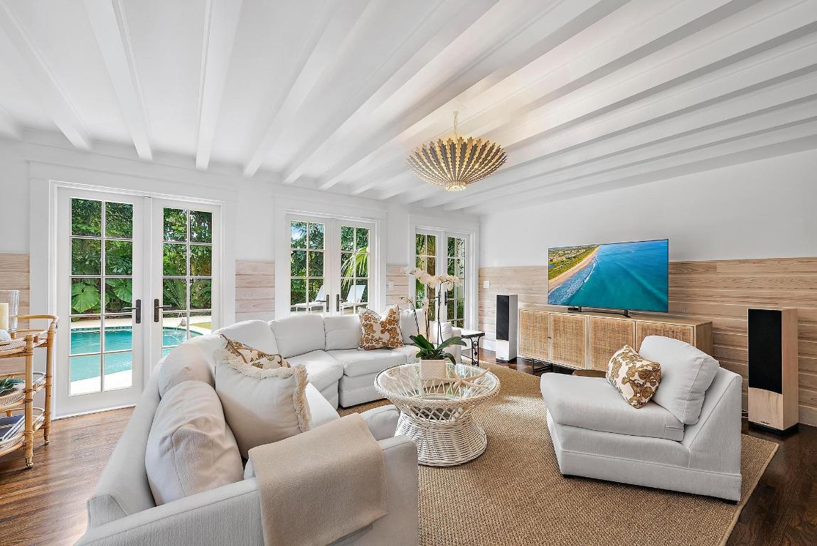 "Sea" Street Paradise