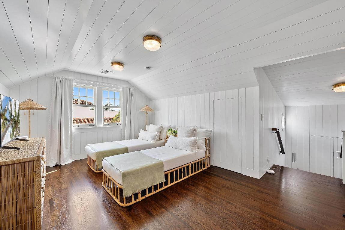 "Sea" Street Paradise