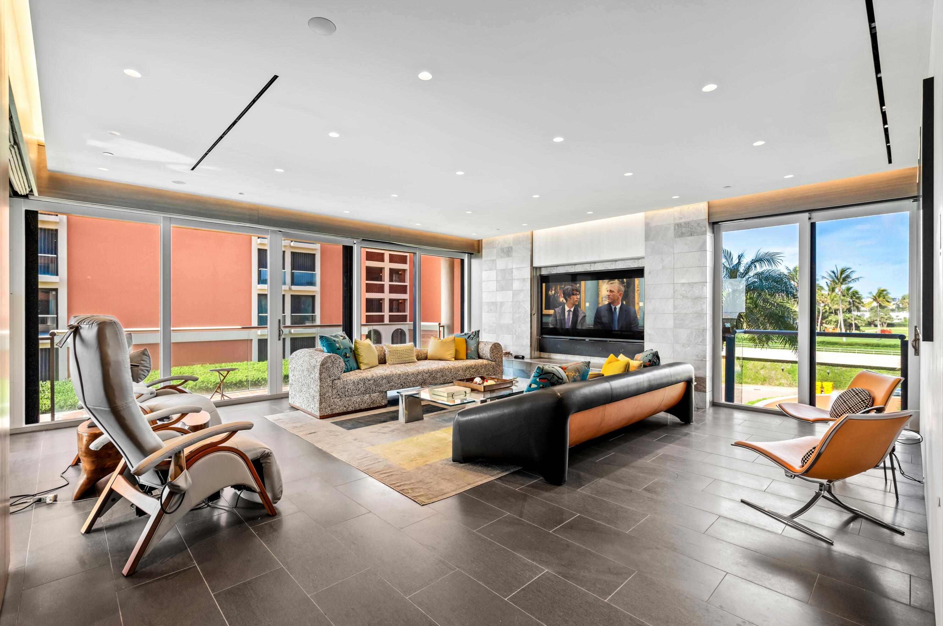 2 N Breakers Row N25