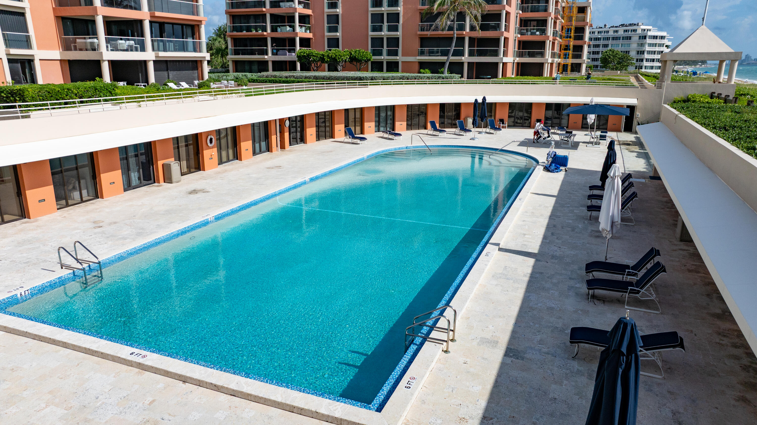 2 N Breakers Row N25