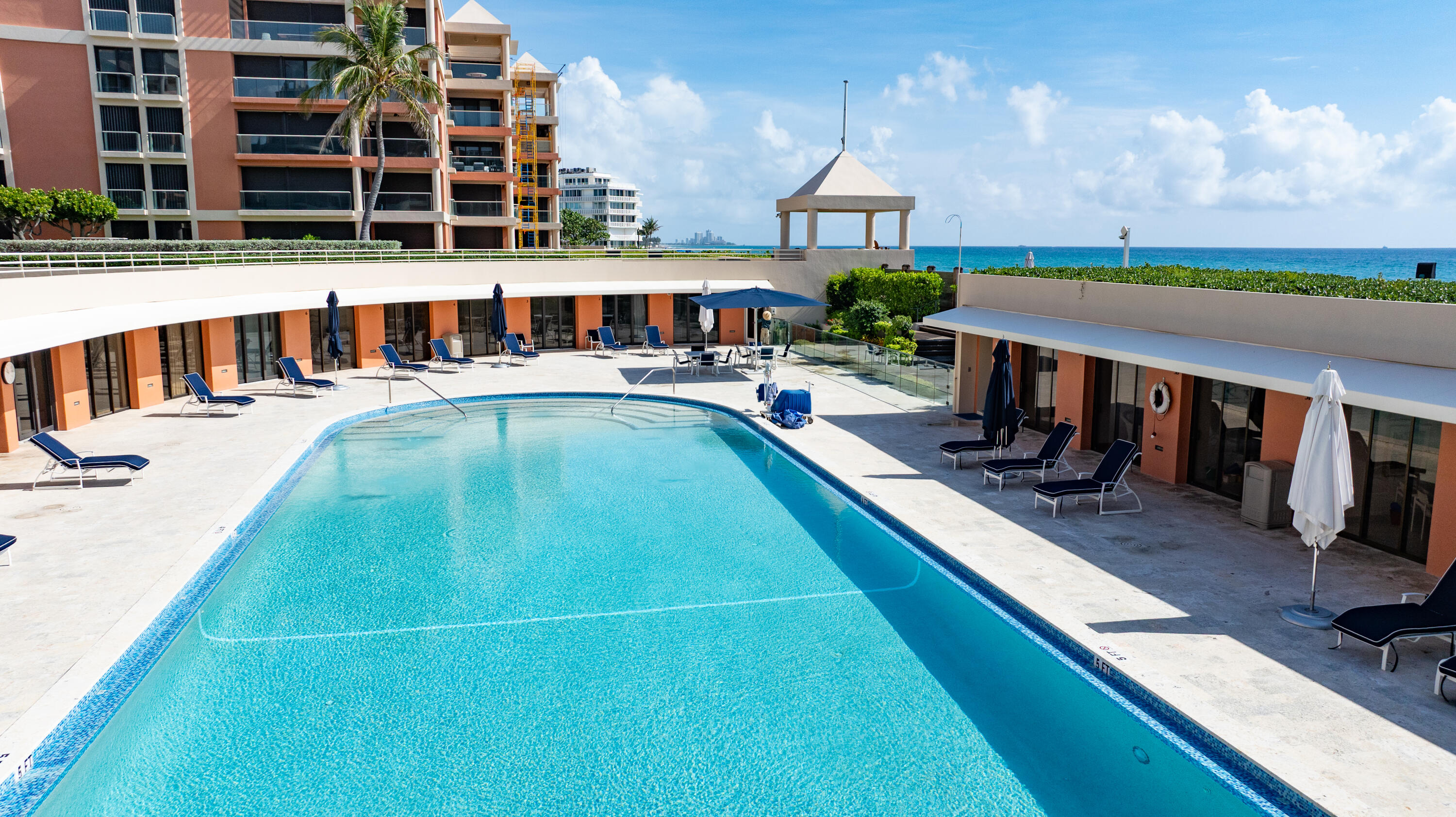 2 N Breakers Row N25