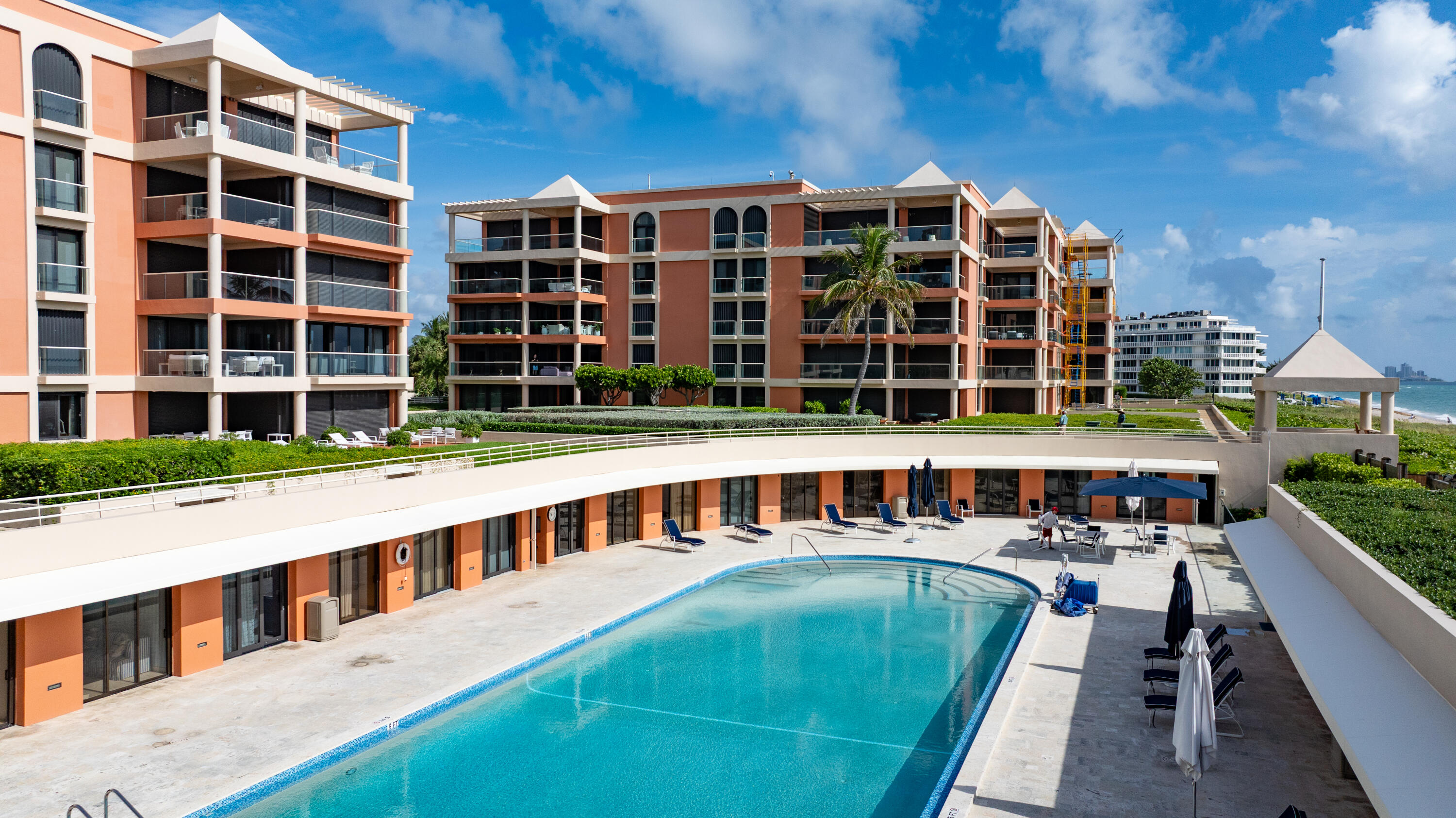 2 N Breakers Row N25
