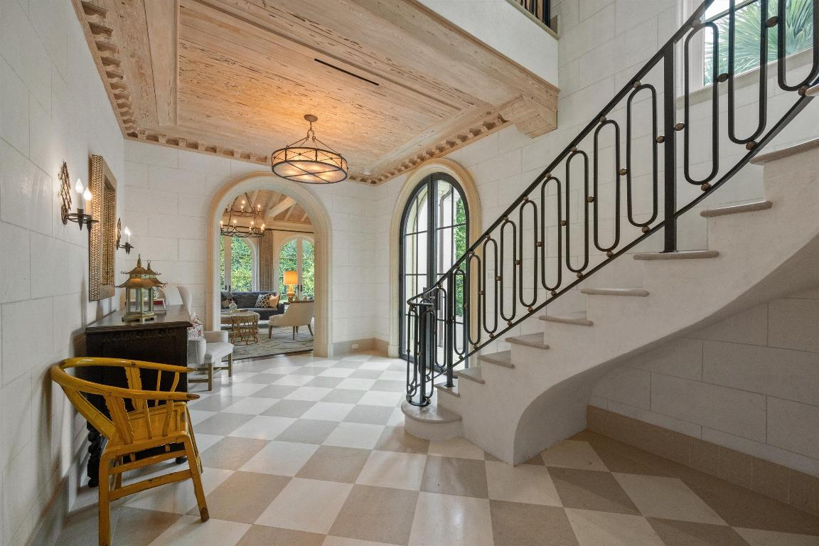 Picturesque Ocean Block Residence Near Town