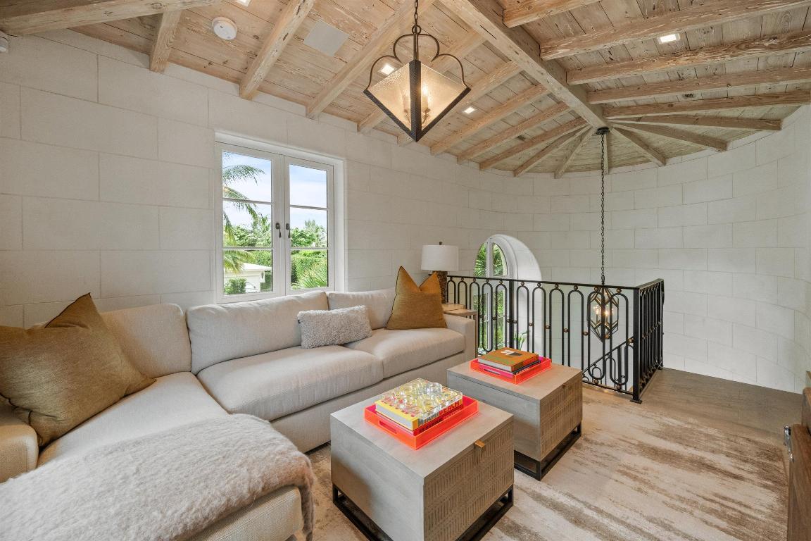 Picturesque Ocean Block Residence Near Town