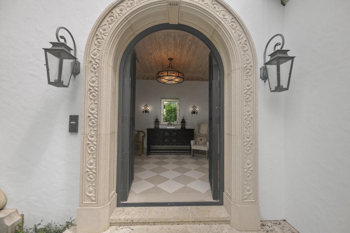 Picturesque Ocean Block Residence Near Town