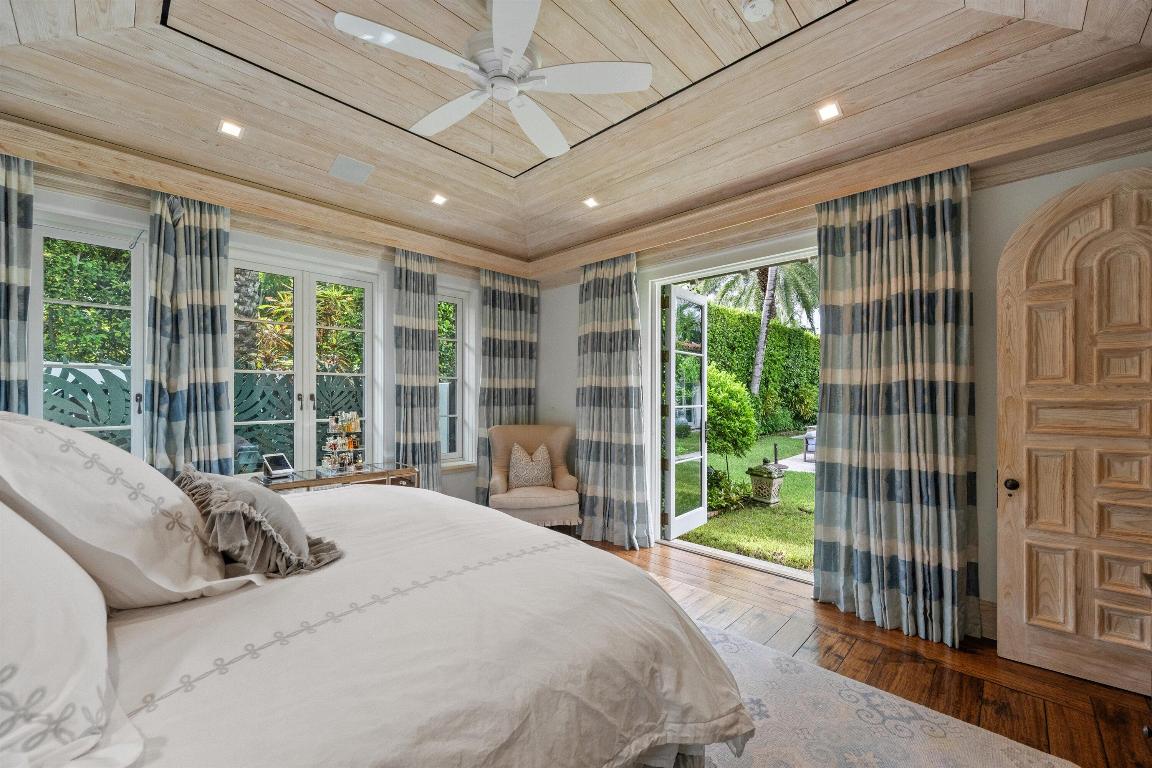 Picturesque Ocean Block Residence Near Town