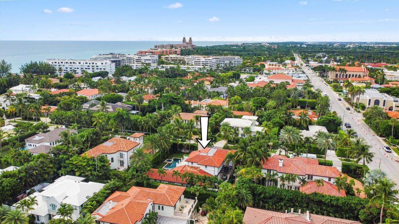 Picturesque Ocean Block Residence Near Town