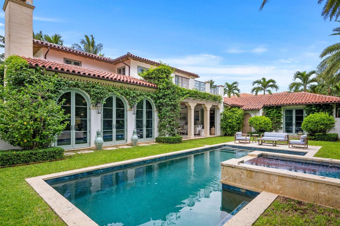 Picturesque Ocean Block Residence Near Town