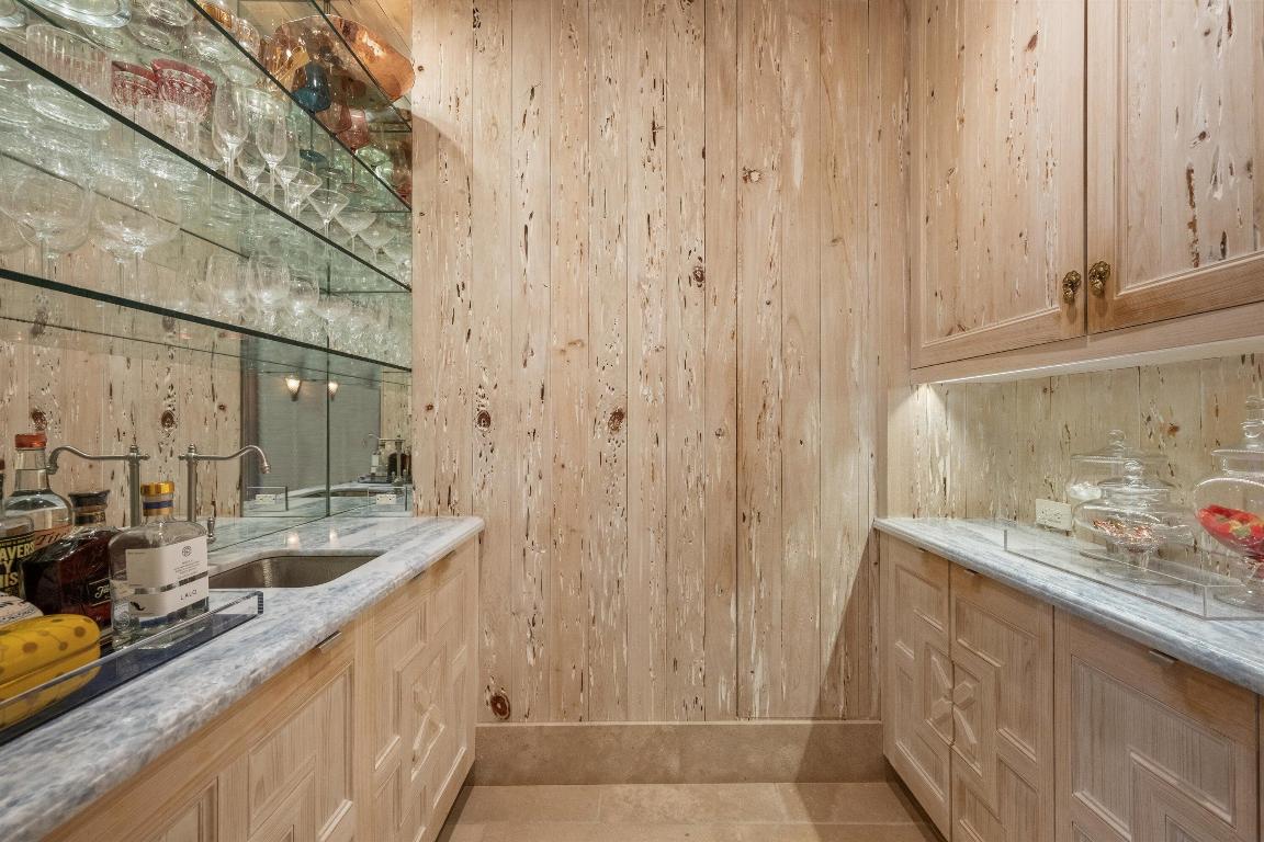 Picturesque Ocean Block Residence Near Town