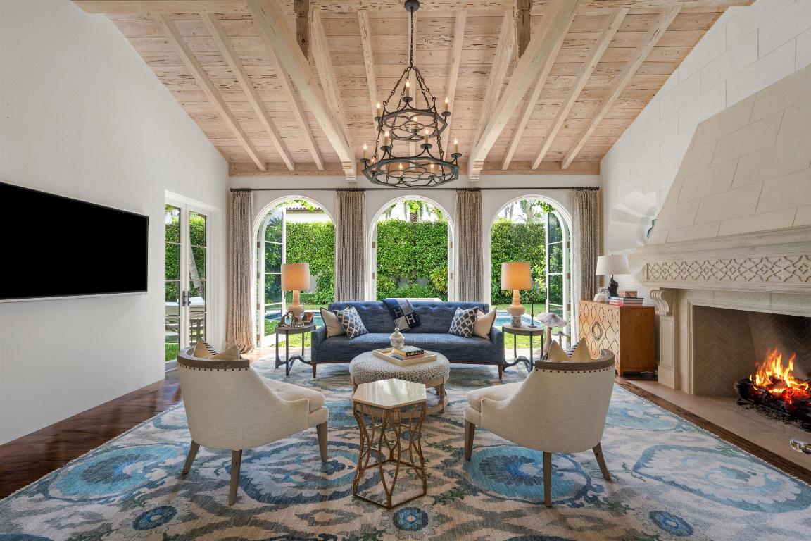 Picturesque Ocean Block Residence Near Town