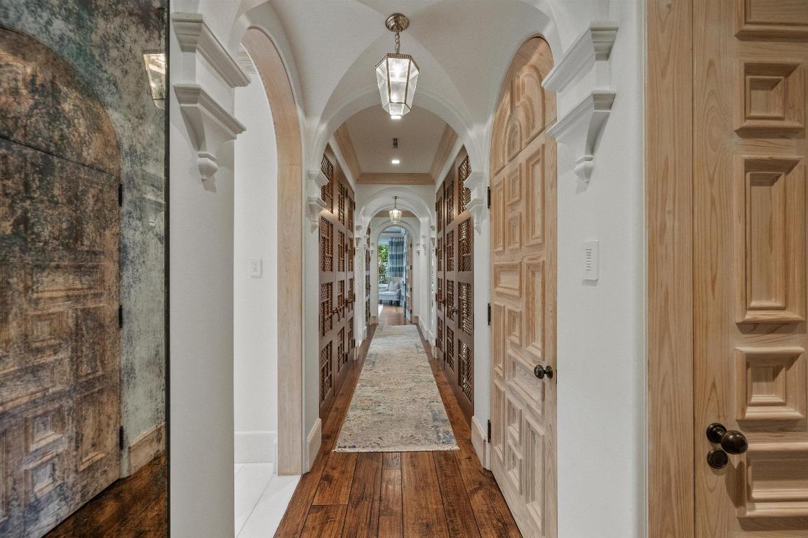 Picturesque Ocean Block Residence Near Town