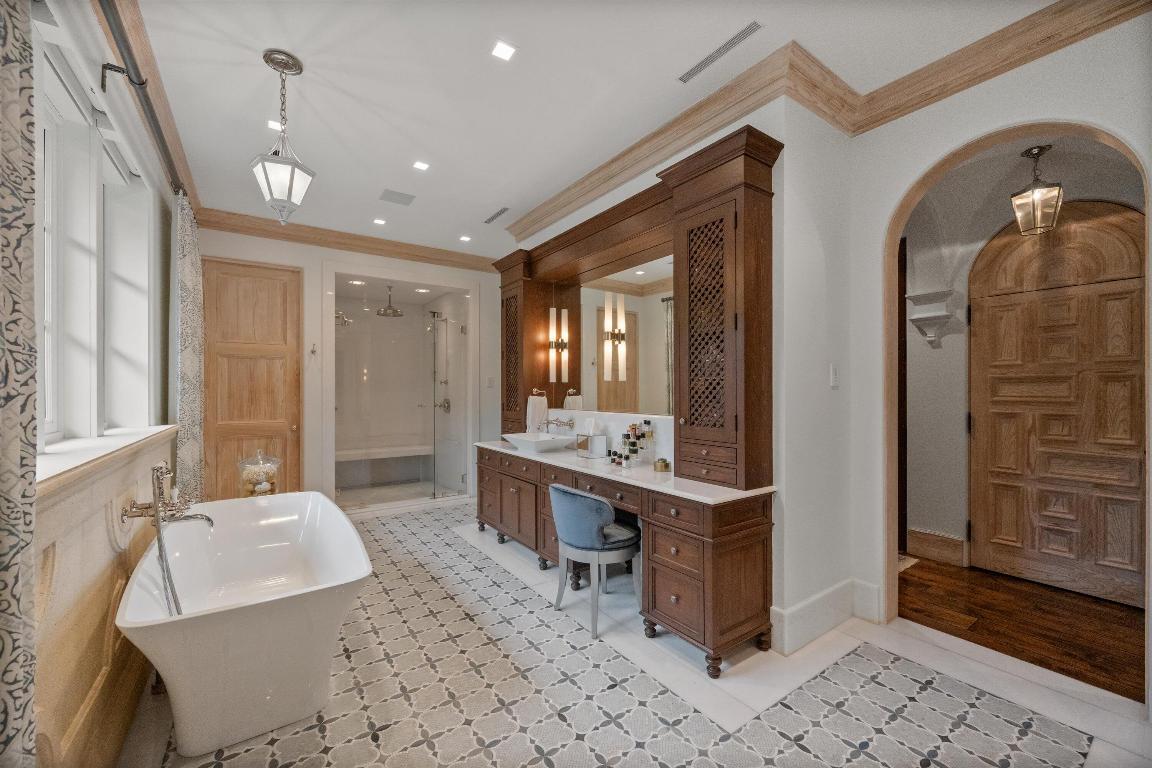 Picturesque Ocean Block Residence Near Town