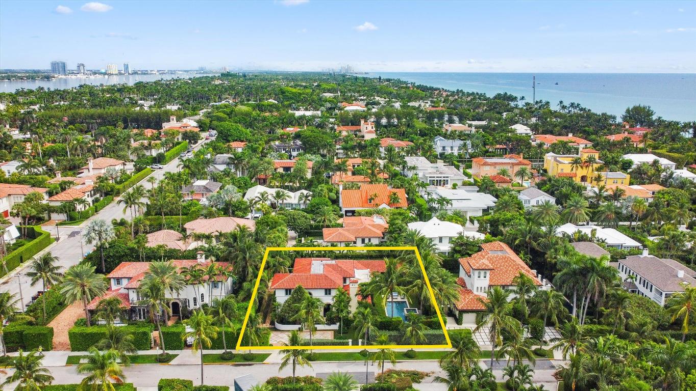 Picturesque Ocean Block Residence Near Town