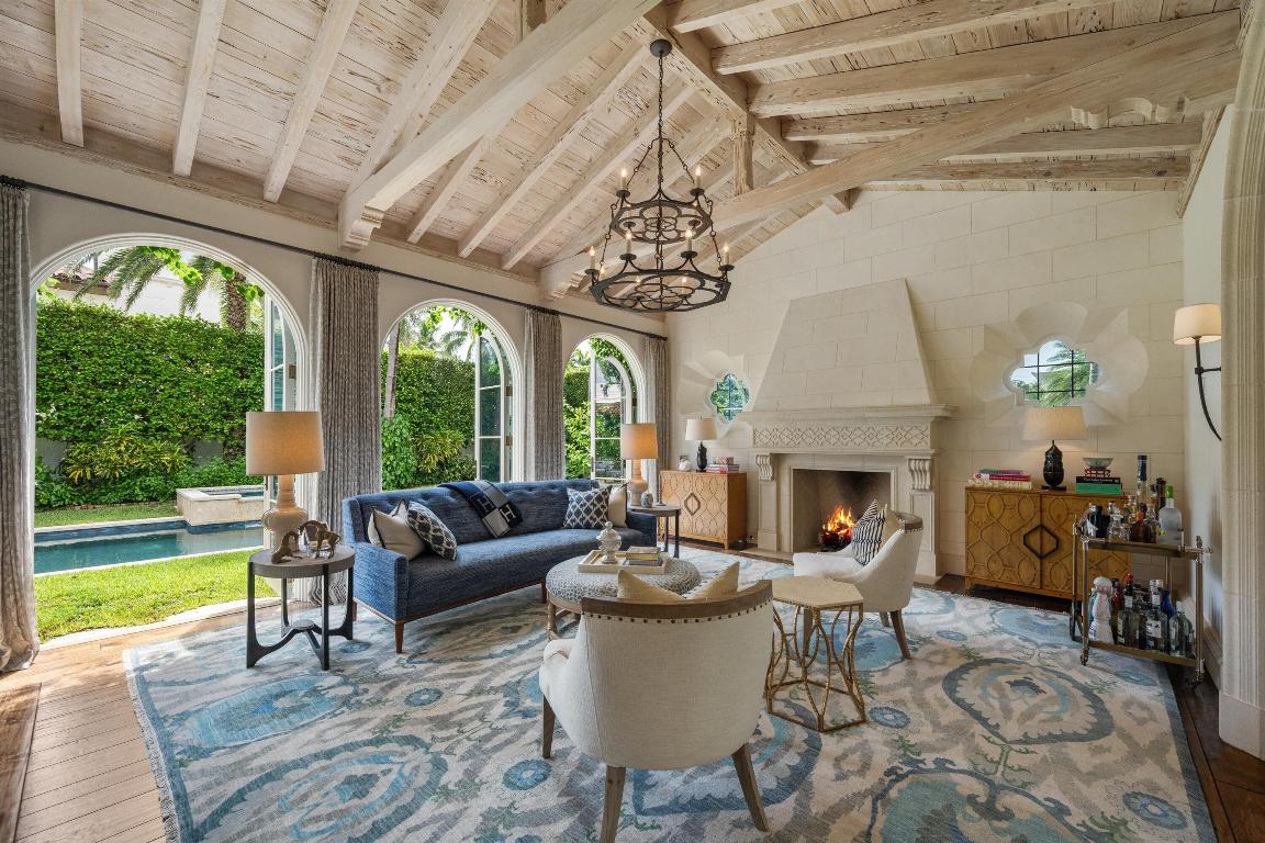 Picturesque Ocean Block Residence Near Town