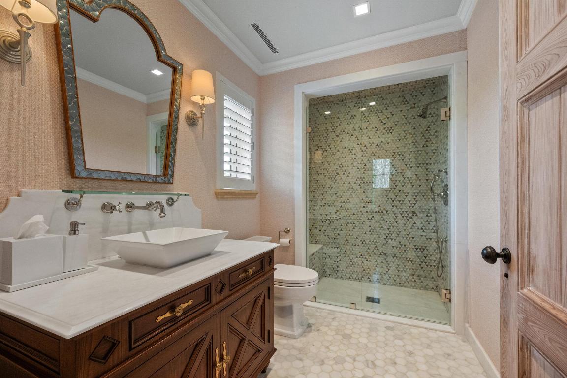 Picturesque Ocean Block Residence Near Town