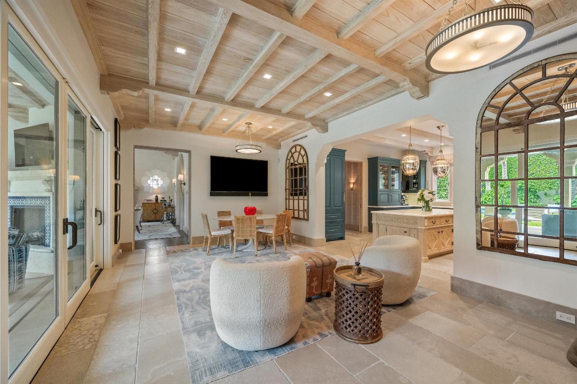 Picturesque Ocean Block Residence Near Town