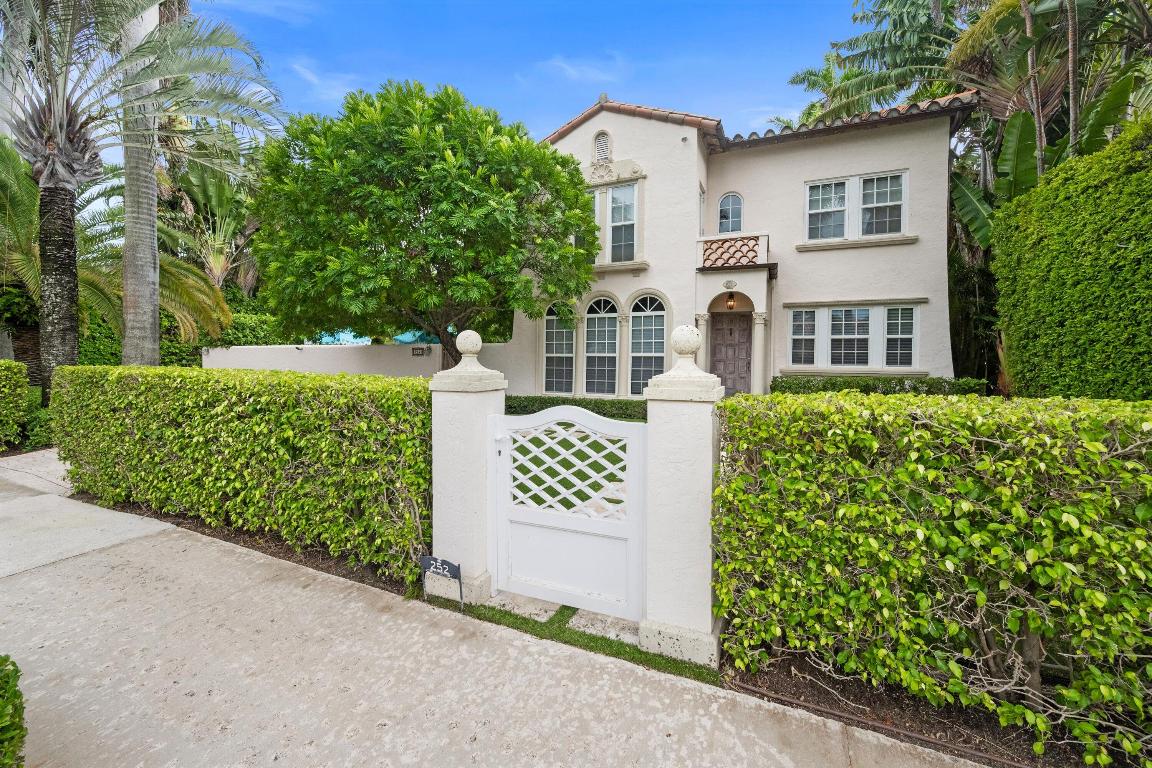 Double Lot Charmer In Town