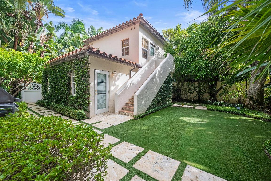 Double Lot Charmer In Town